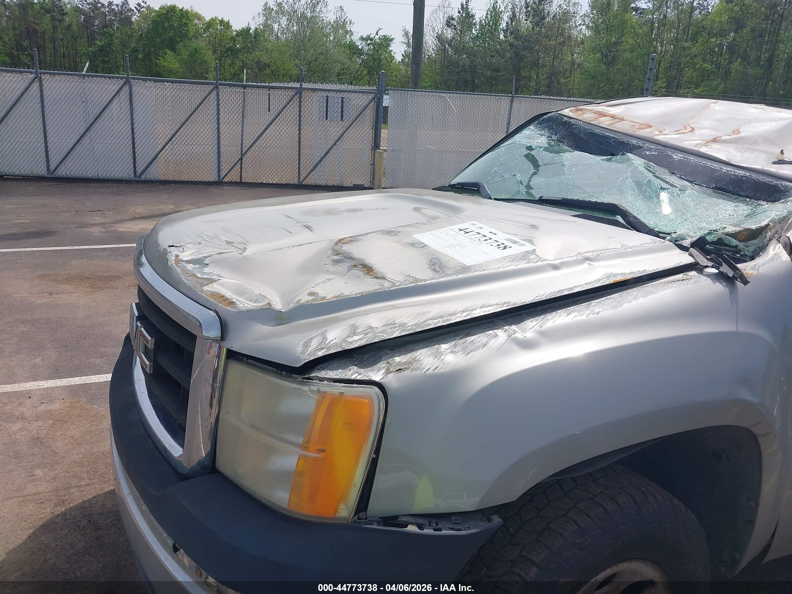 GMC SIERRA image 6