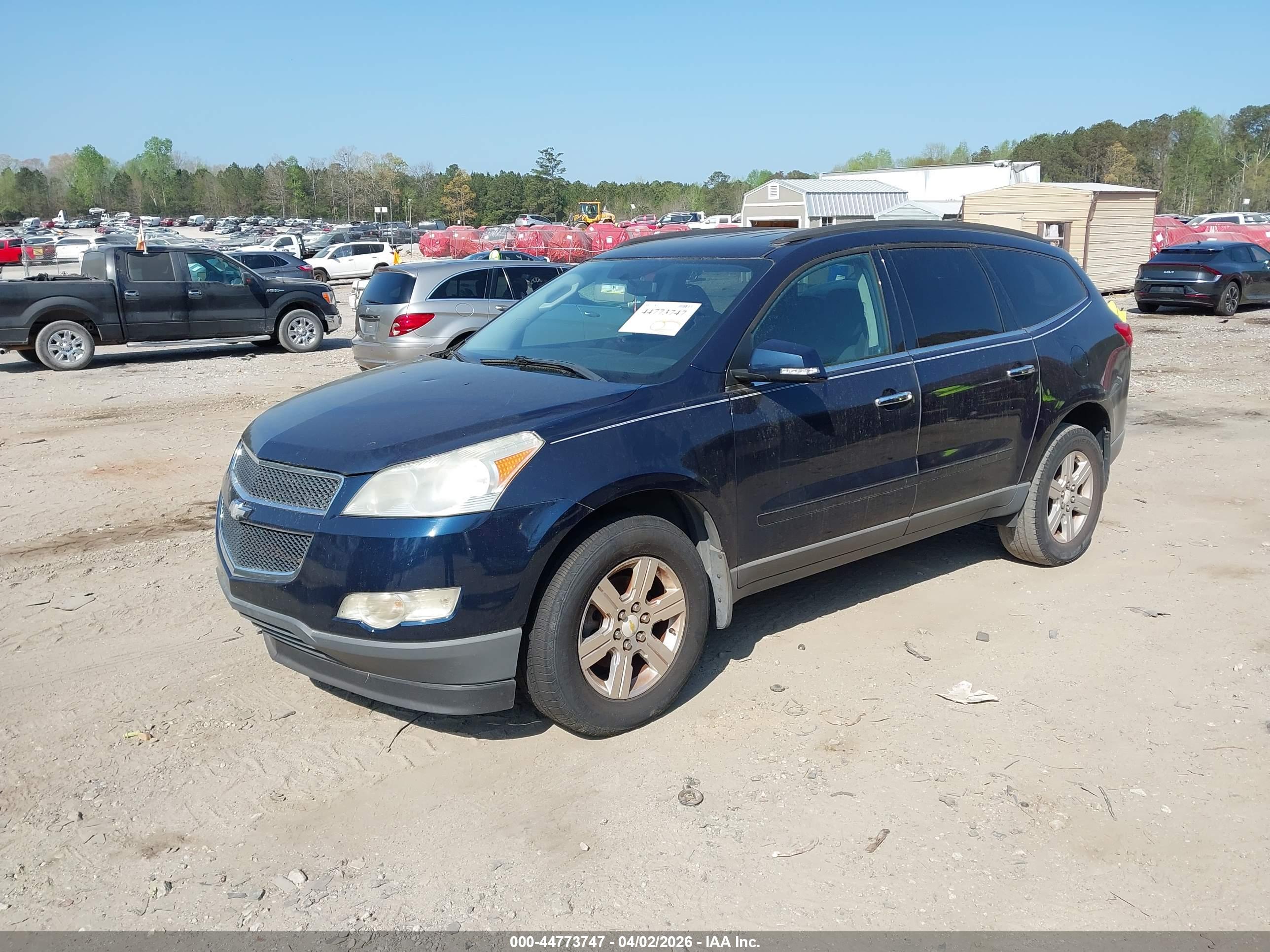 CHEVROLET TRAVERSE image 2