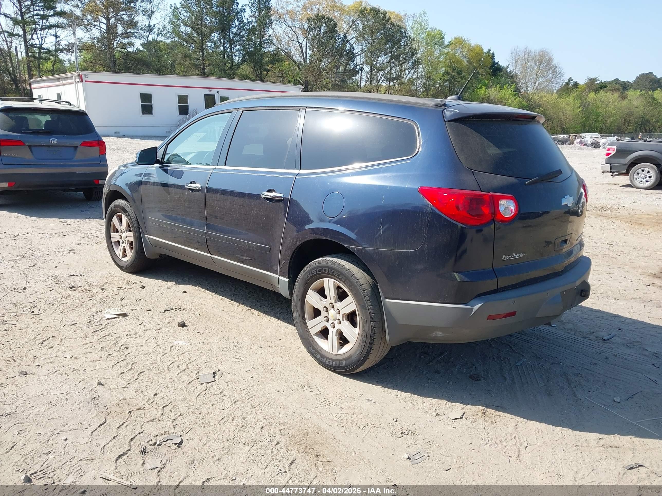 CHEVROLET TRAVERSE image 3