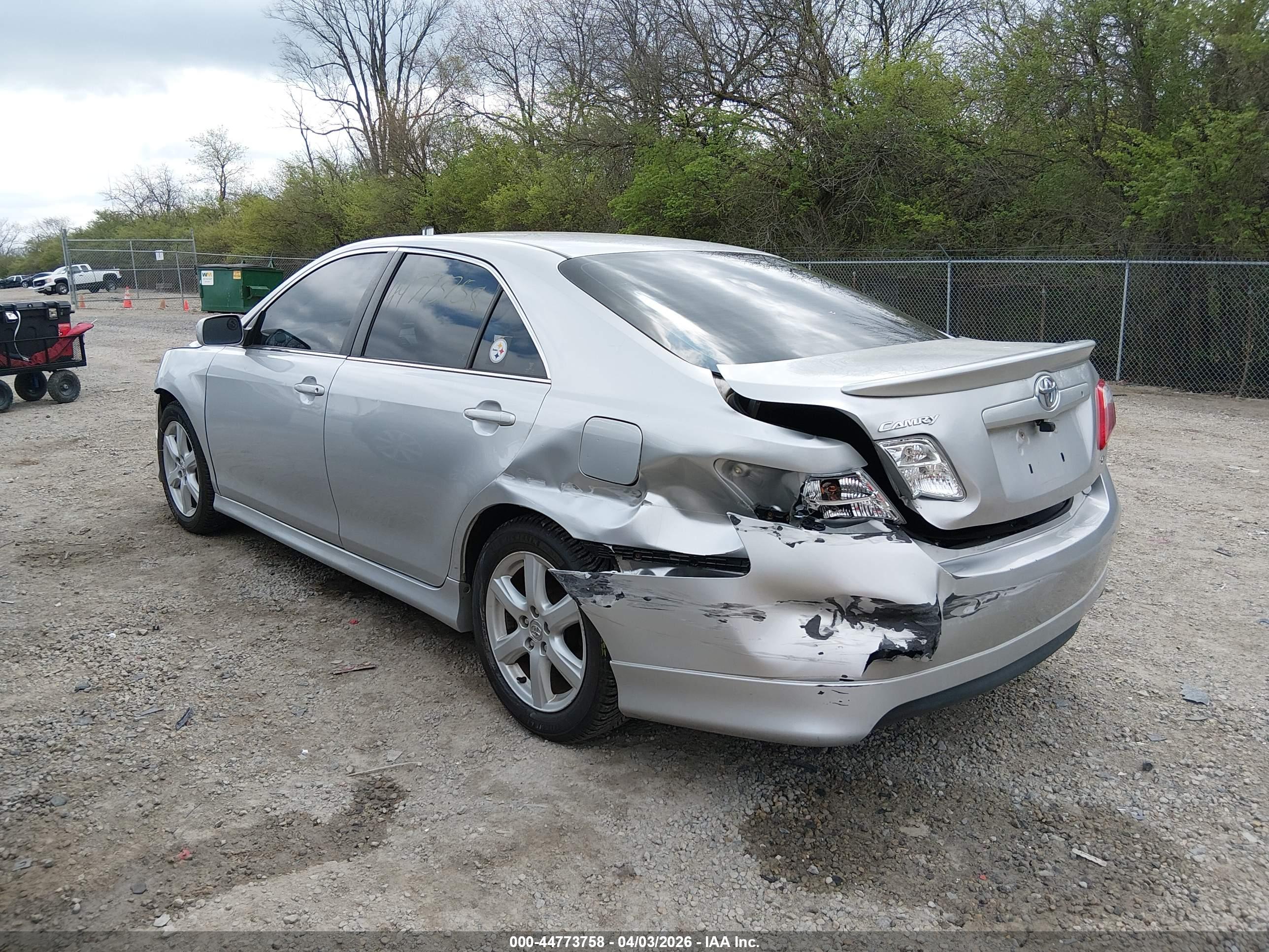 TOYOTA CAMRY image 3