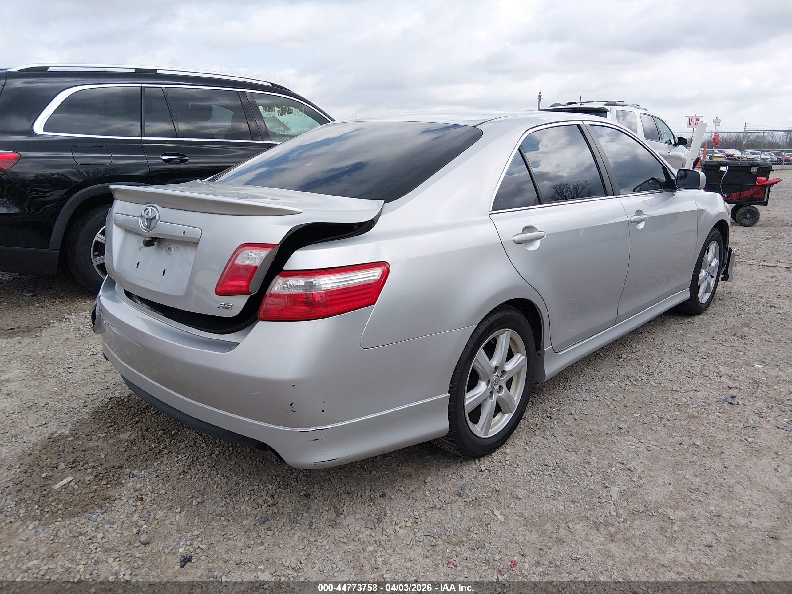 TOYOTA CAMRY image 4