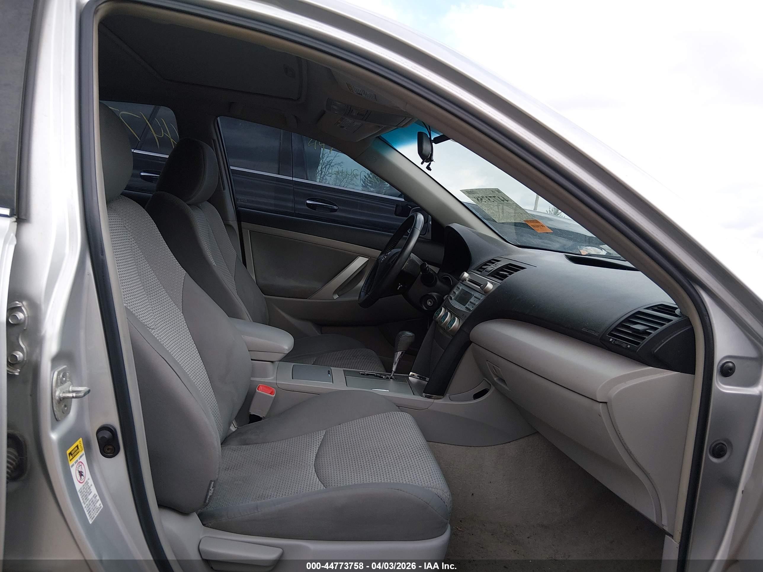 TOYOTA CAMRY image 5