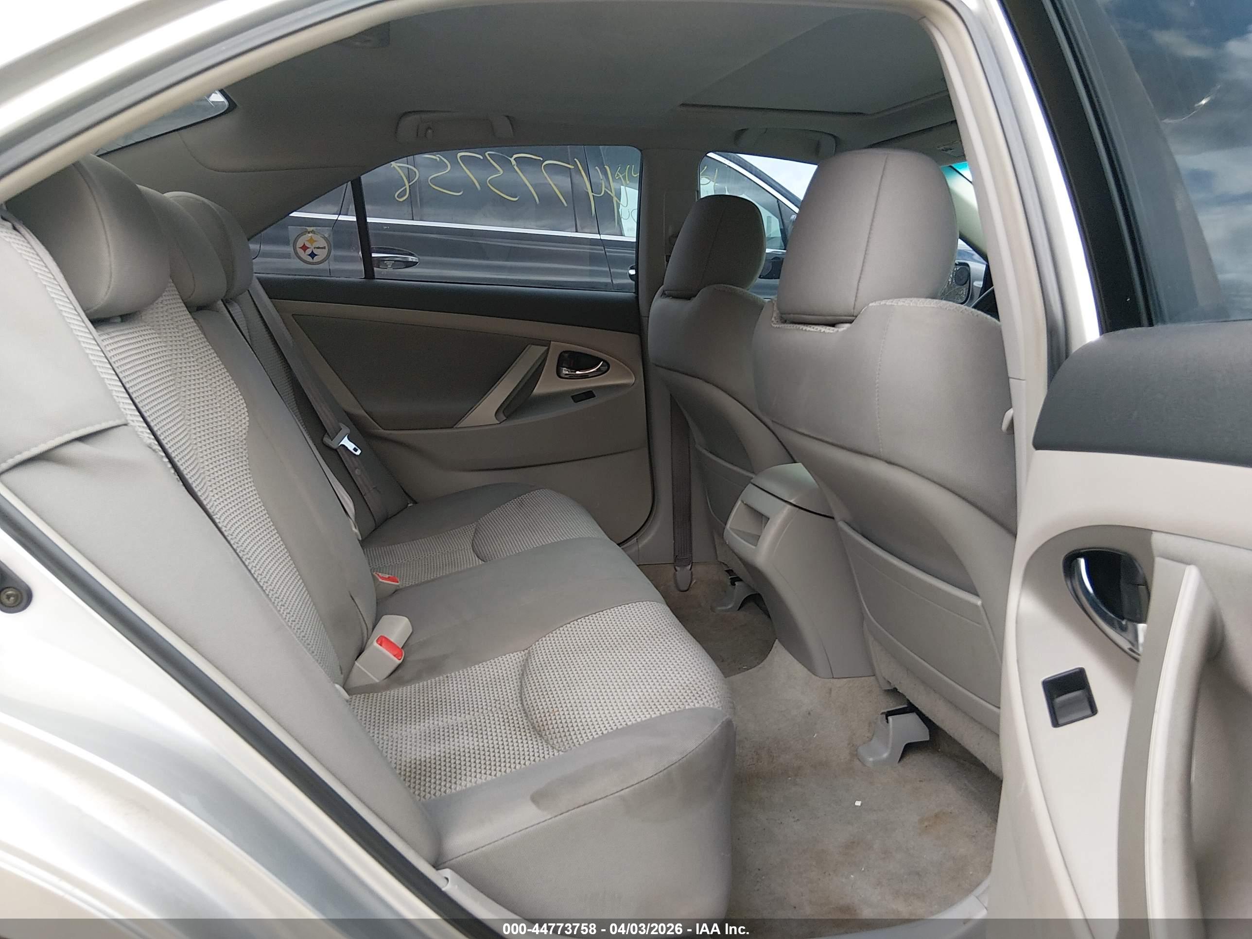 TOYOTA CAMRY image 8