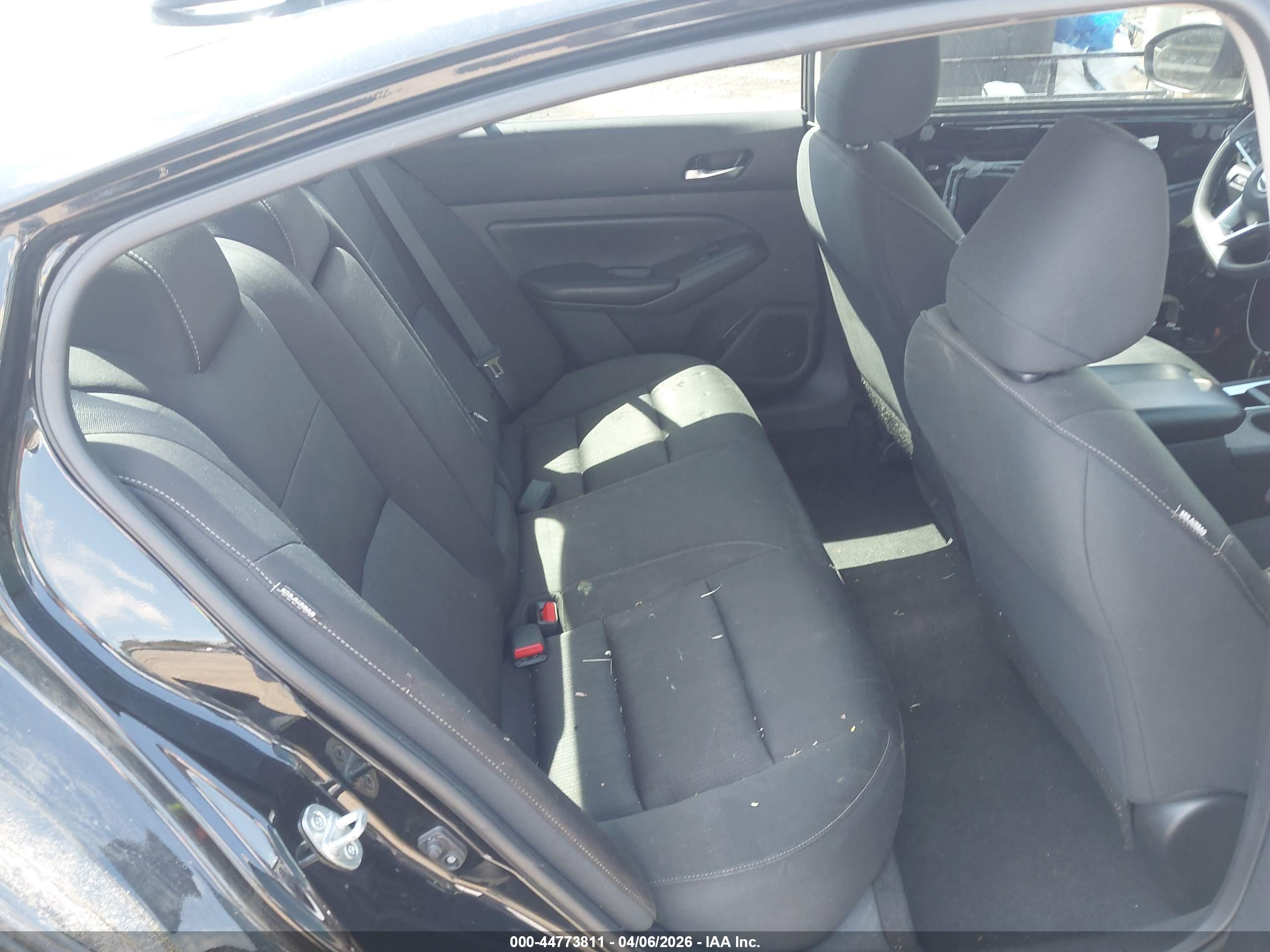 NISSAN ALTIMA image 8