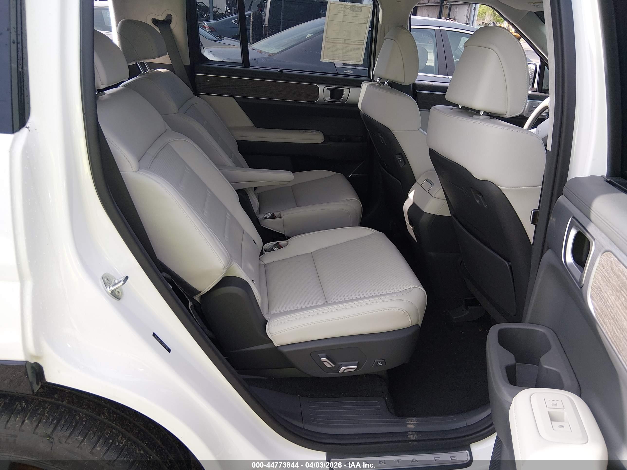 HYUNDAI SANTA image 8