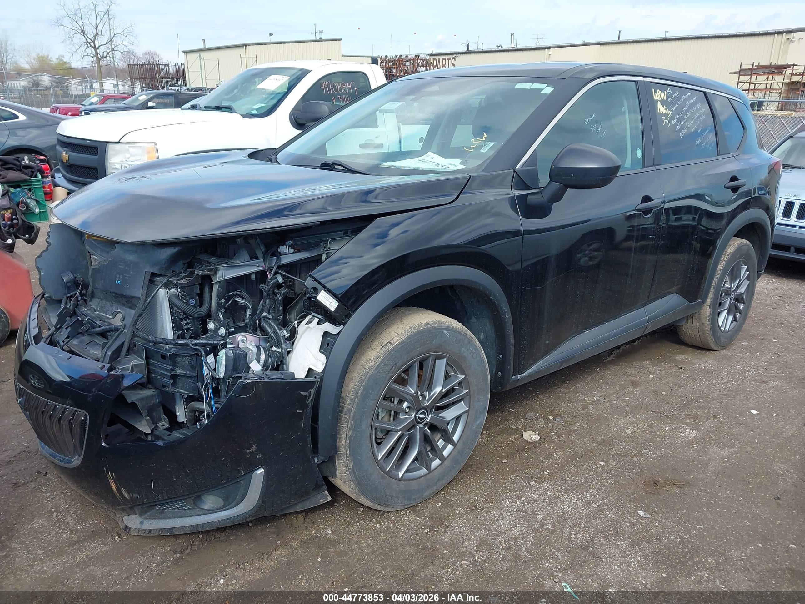 NISSAN ROGUE image 2