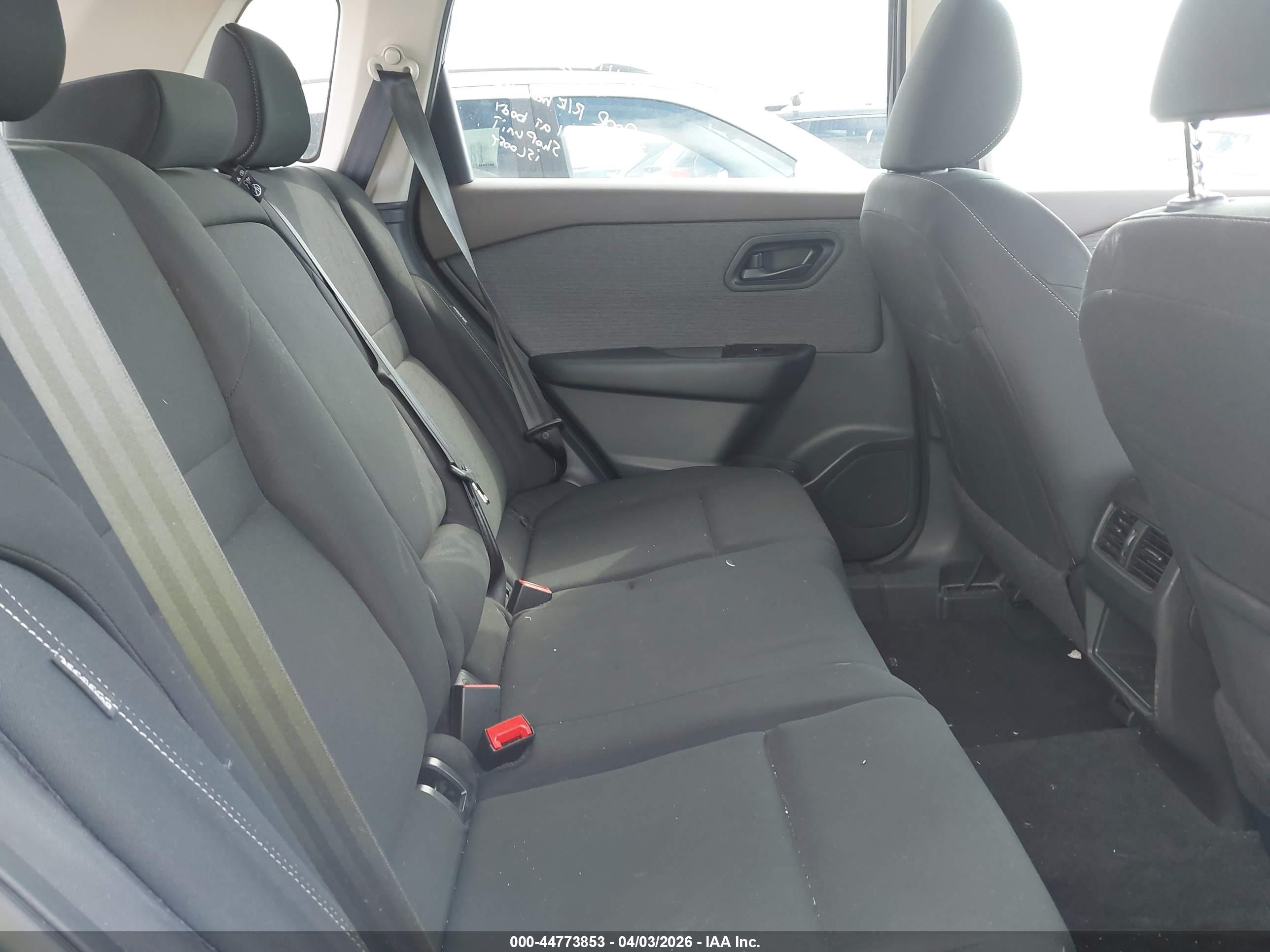 NISSAN ROGUE image 8