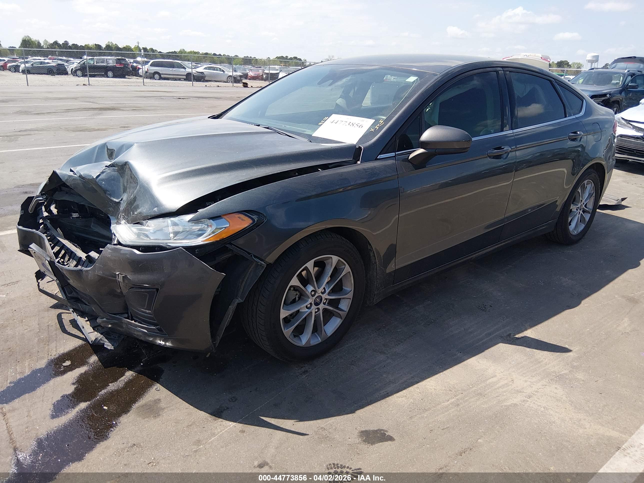 FORD FUSION image 2