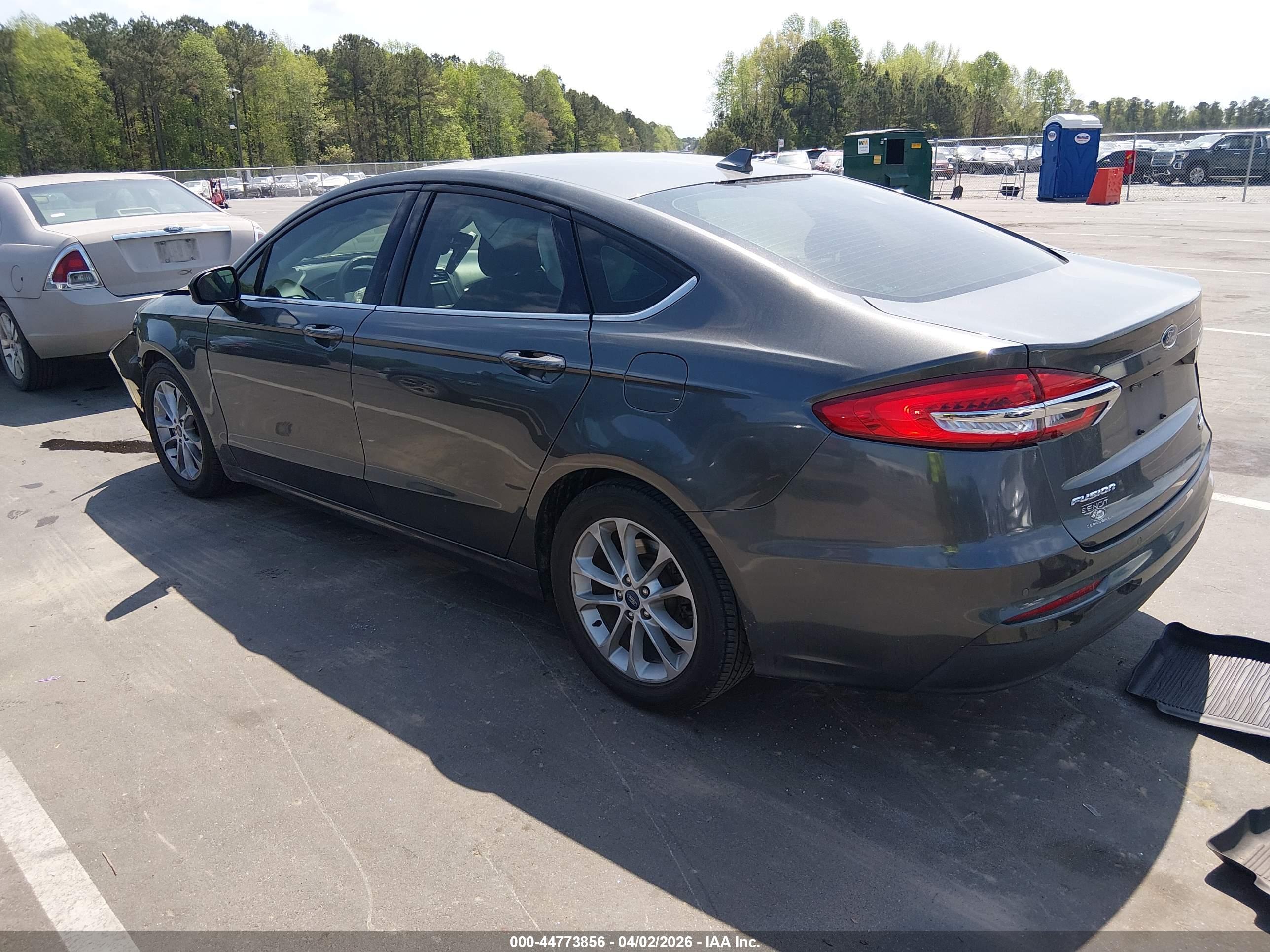 FORD FUSION image 3