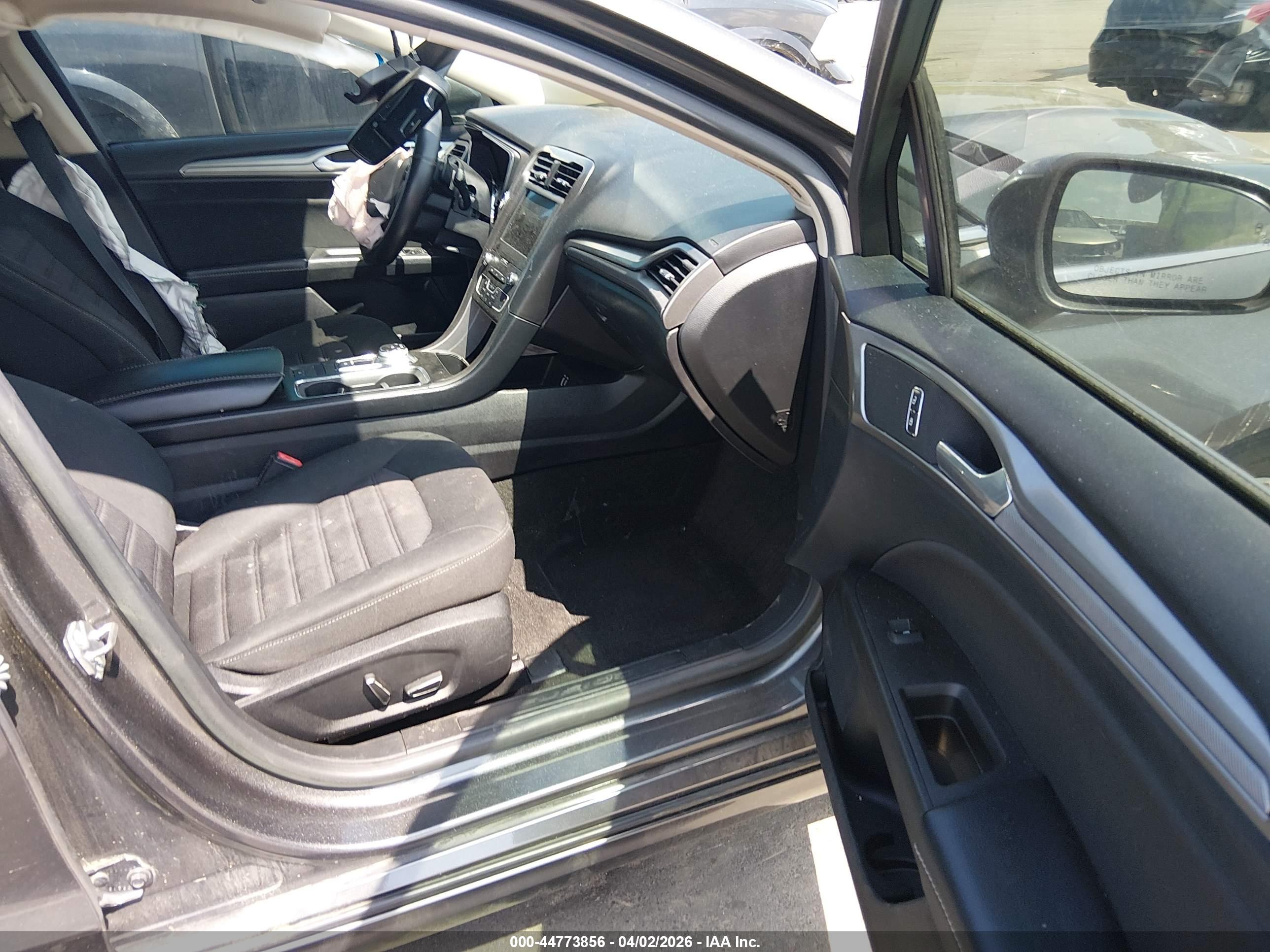 FORD FUSION image 5