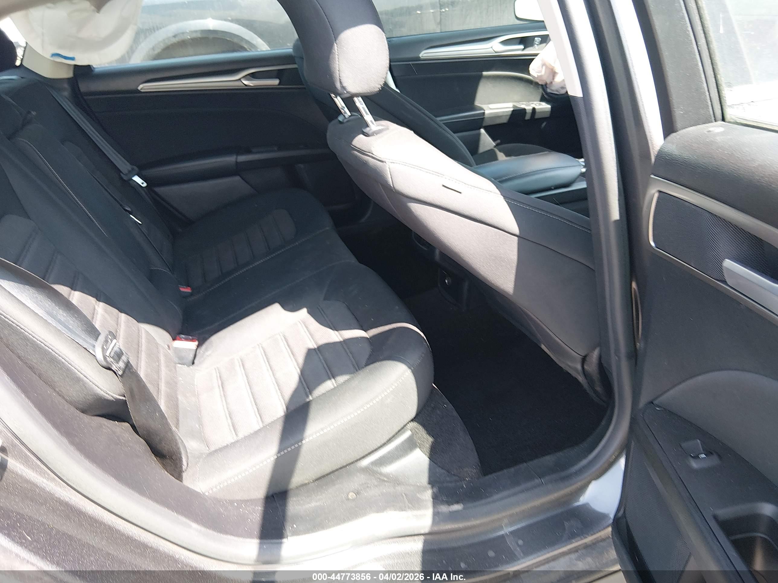 FORD FUSION image 8