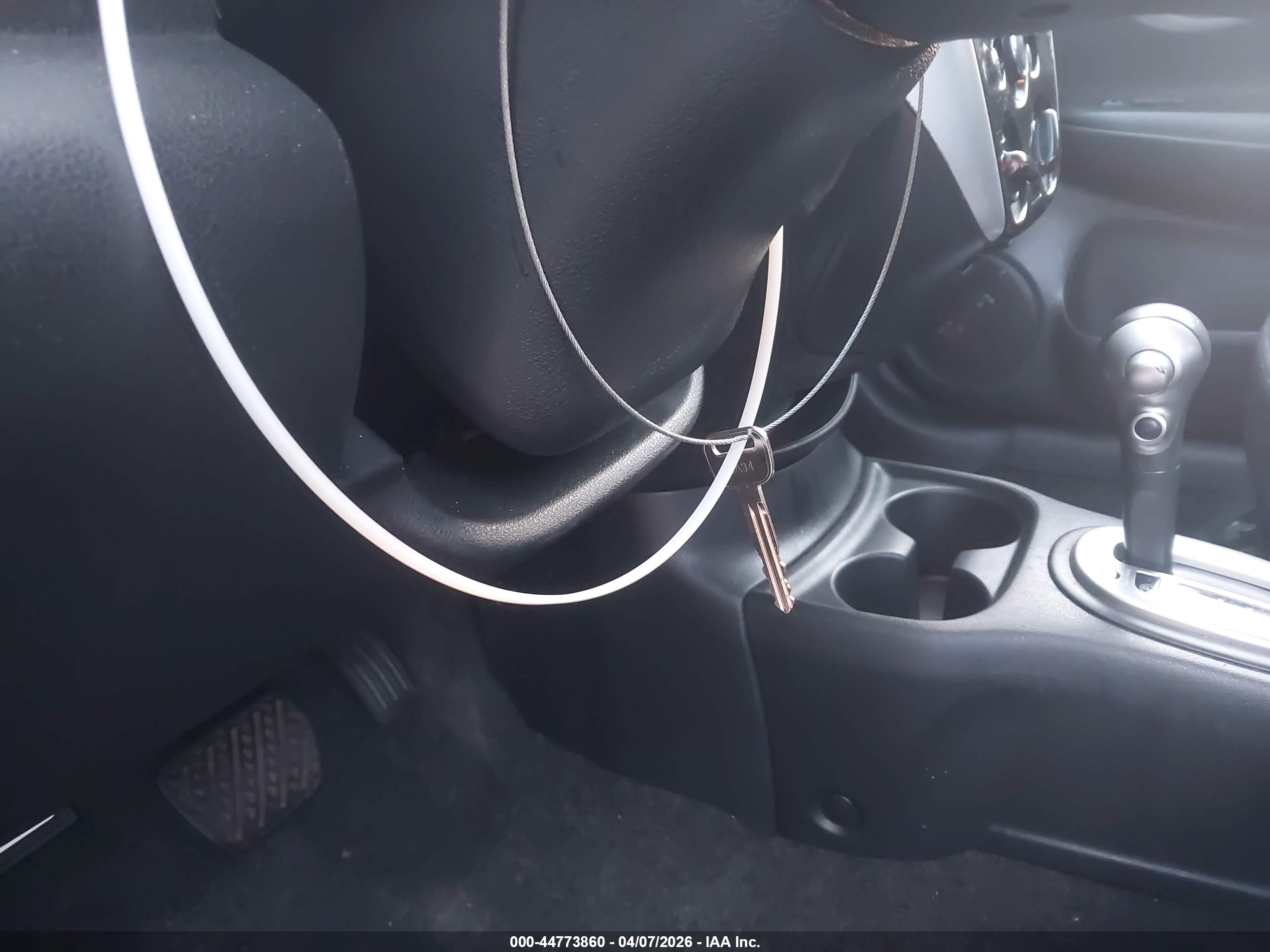 NISSAN VERSA image 11