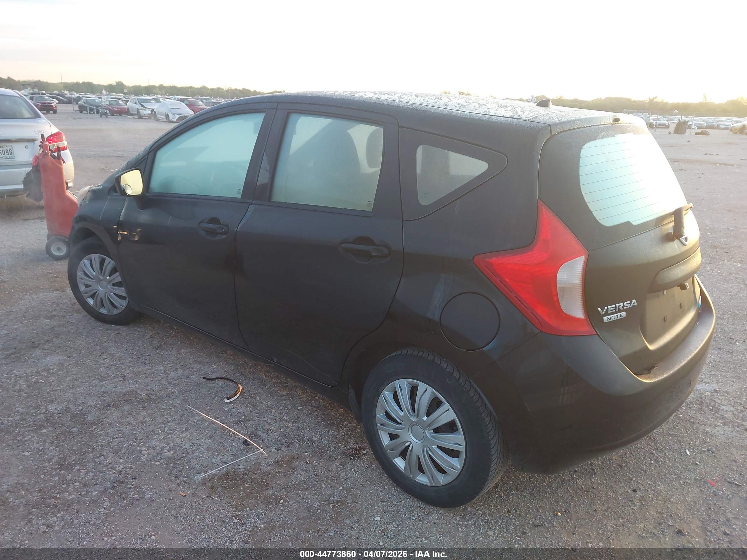 NISSAN VERSA image 3