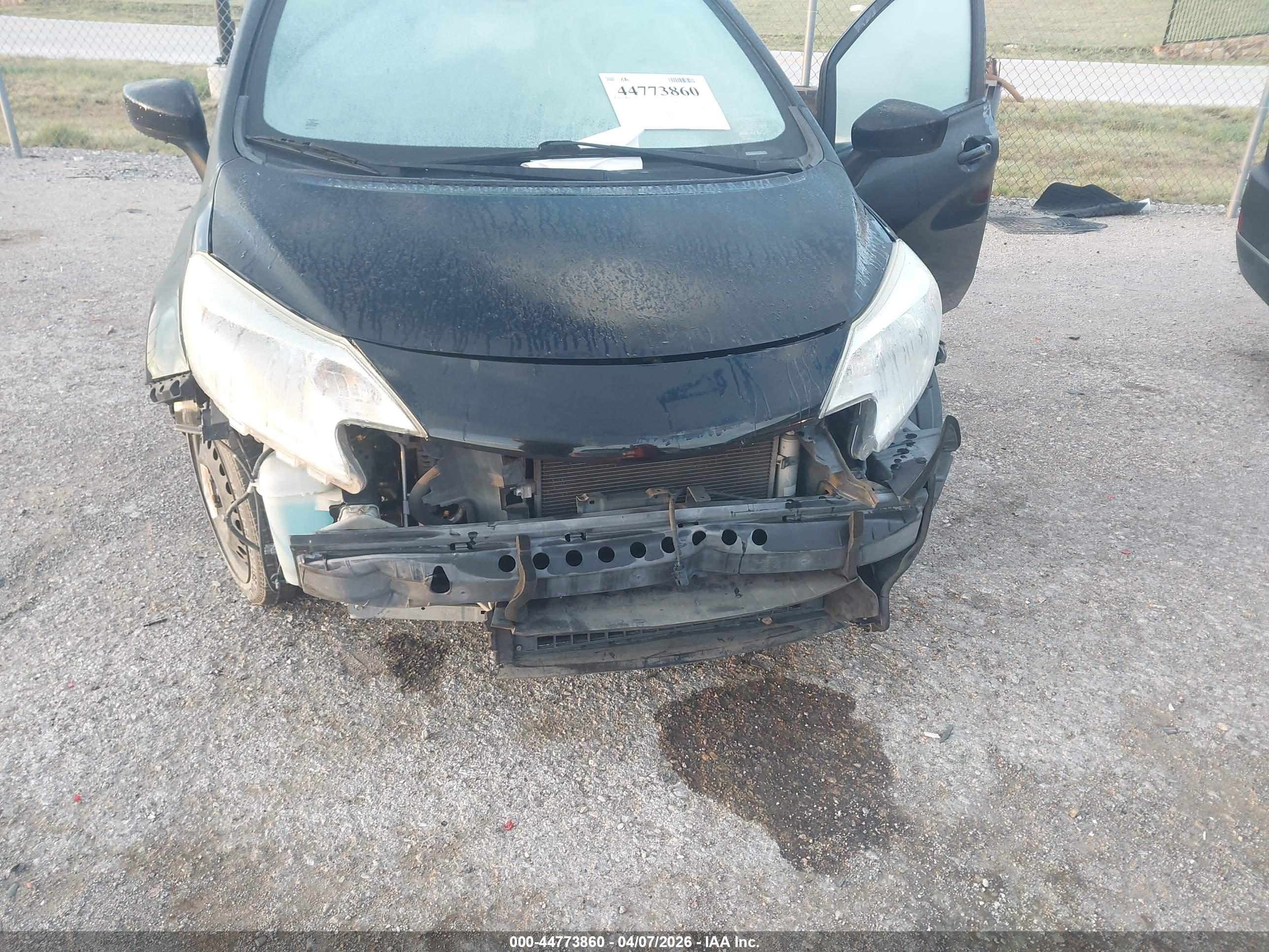 NISSAN VERSA image 6