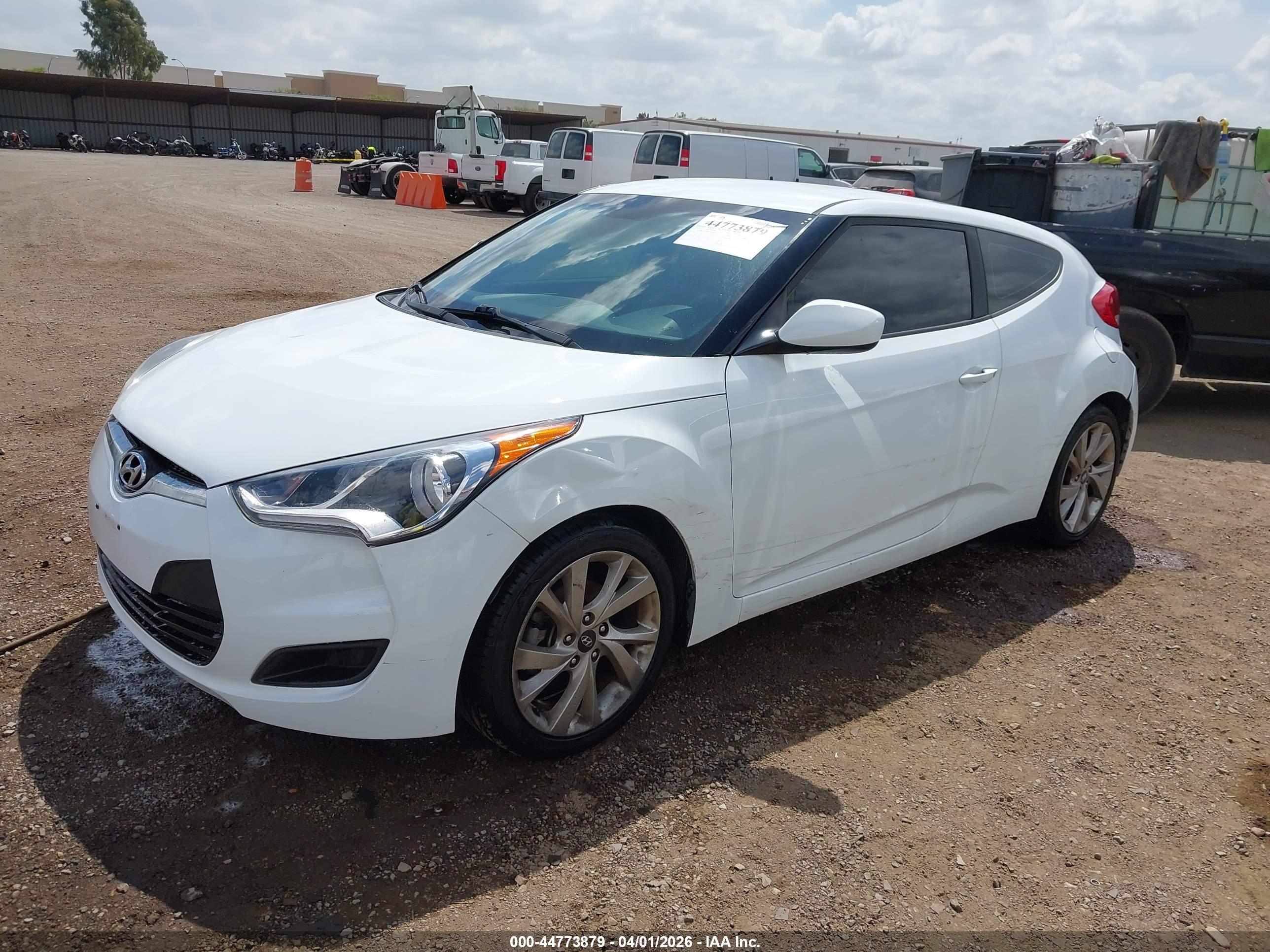 HYUNDAI VELOSTER image 2