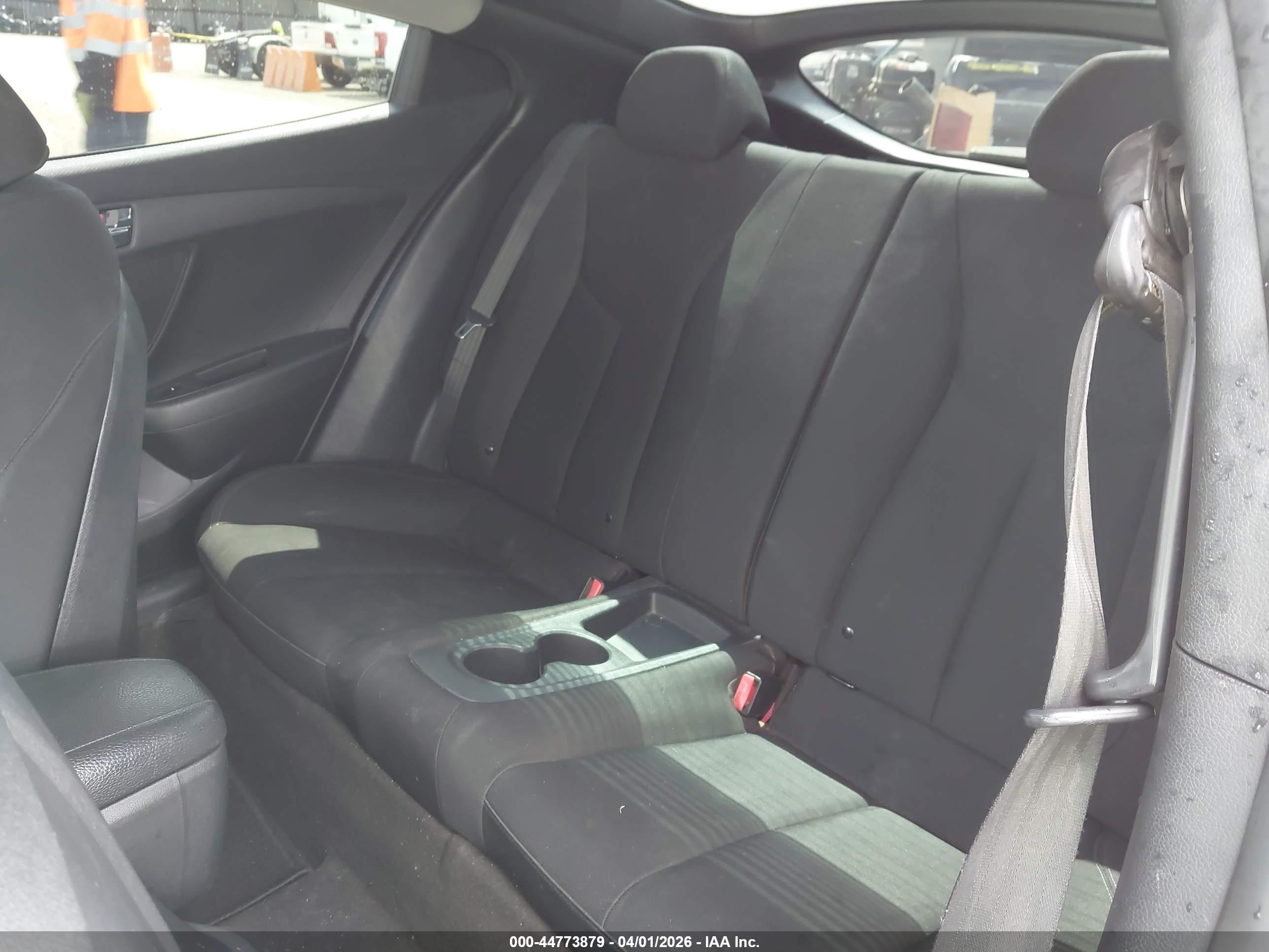 HYUNDAI VELOSTER image 8