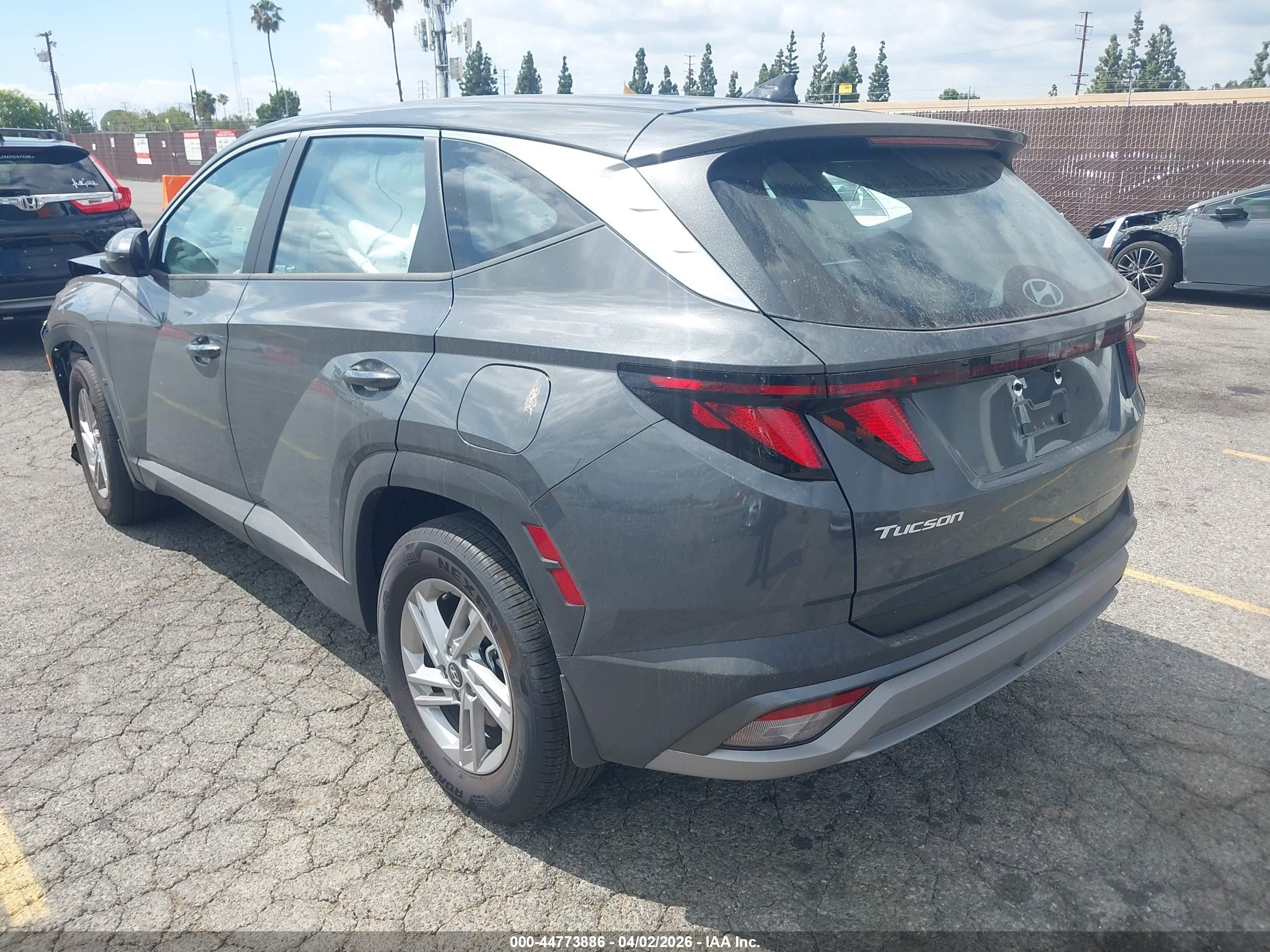 HYUNDAI TUCSON image 3