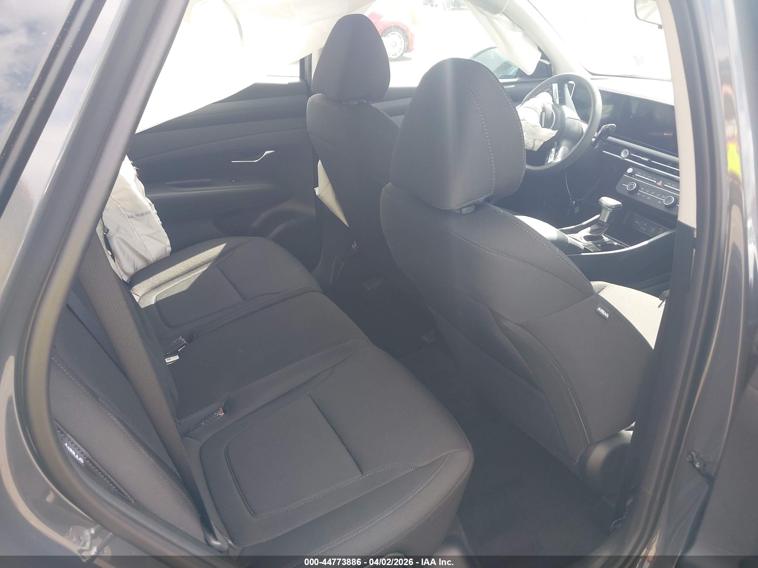 HYUNDAI TUCSON image 8
