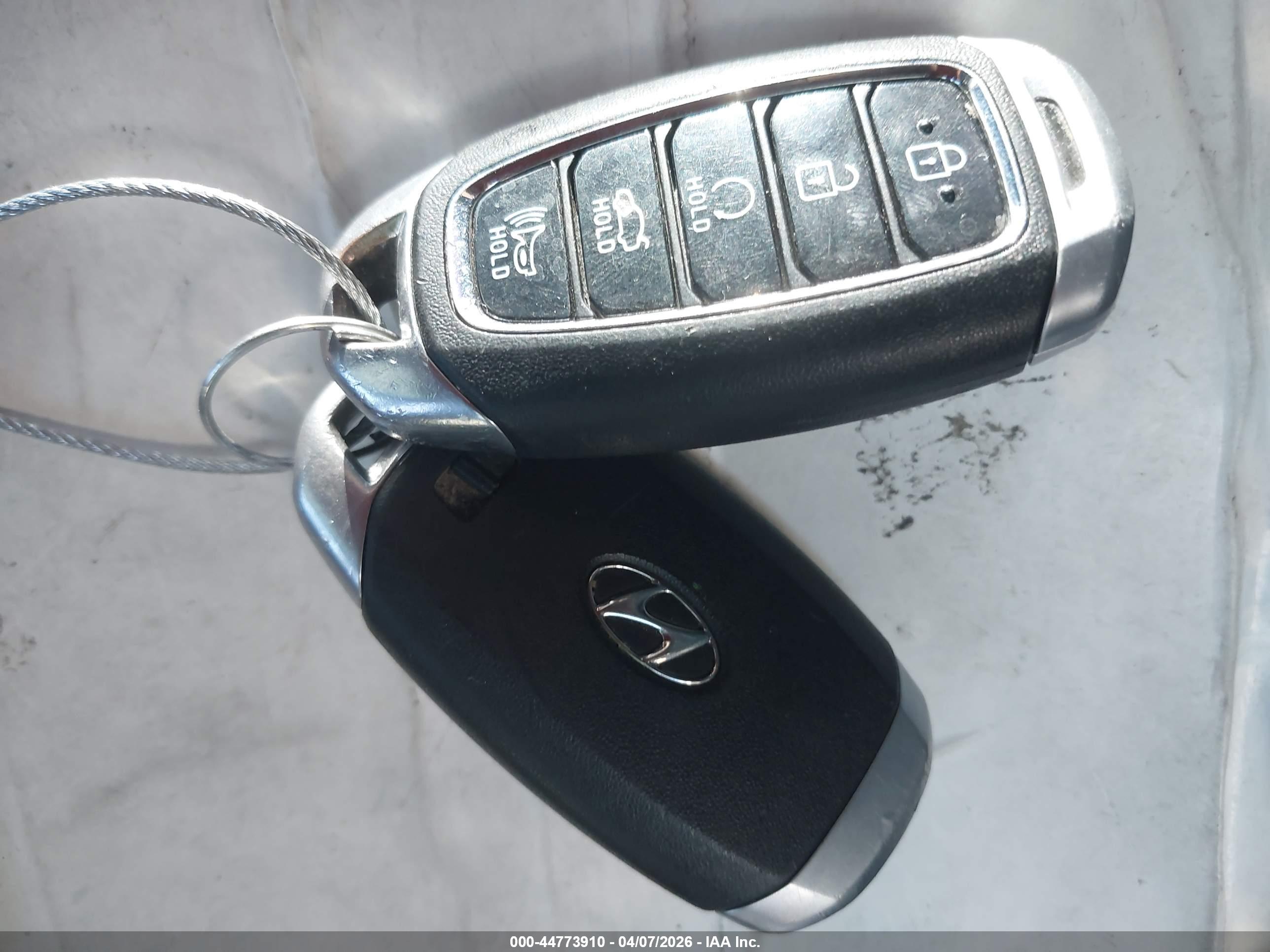 HYUNDAI ELANTRA image 11