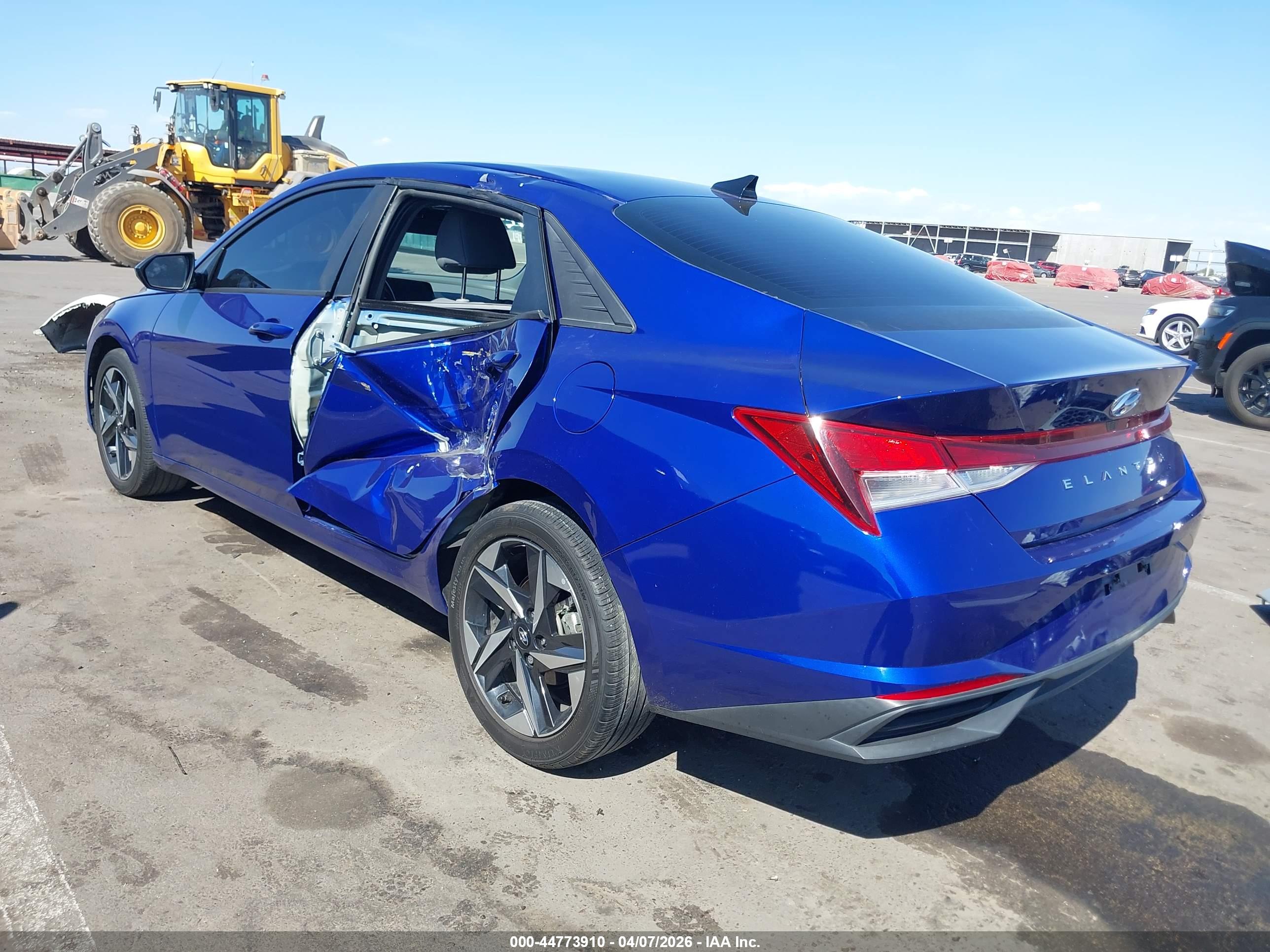 HYUNDAI ELANTRA image 3
