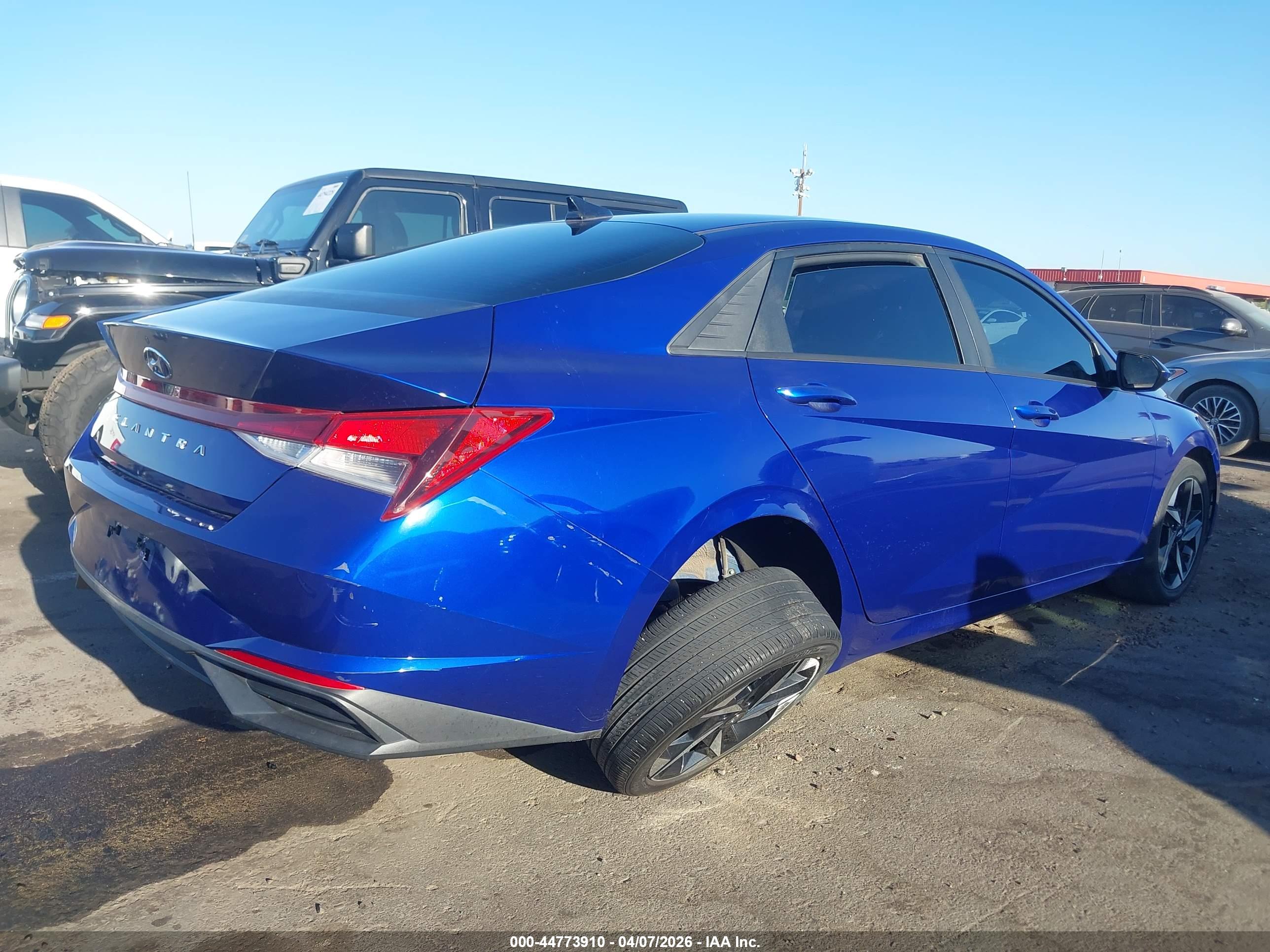 HYUNDAI ELANTRA image 4
