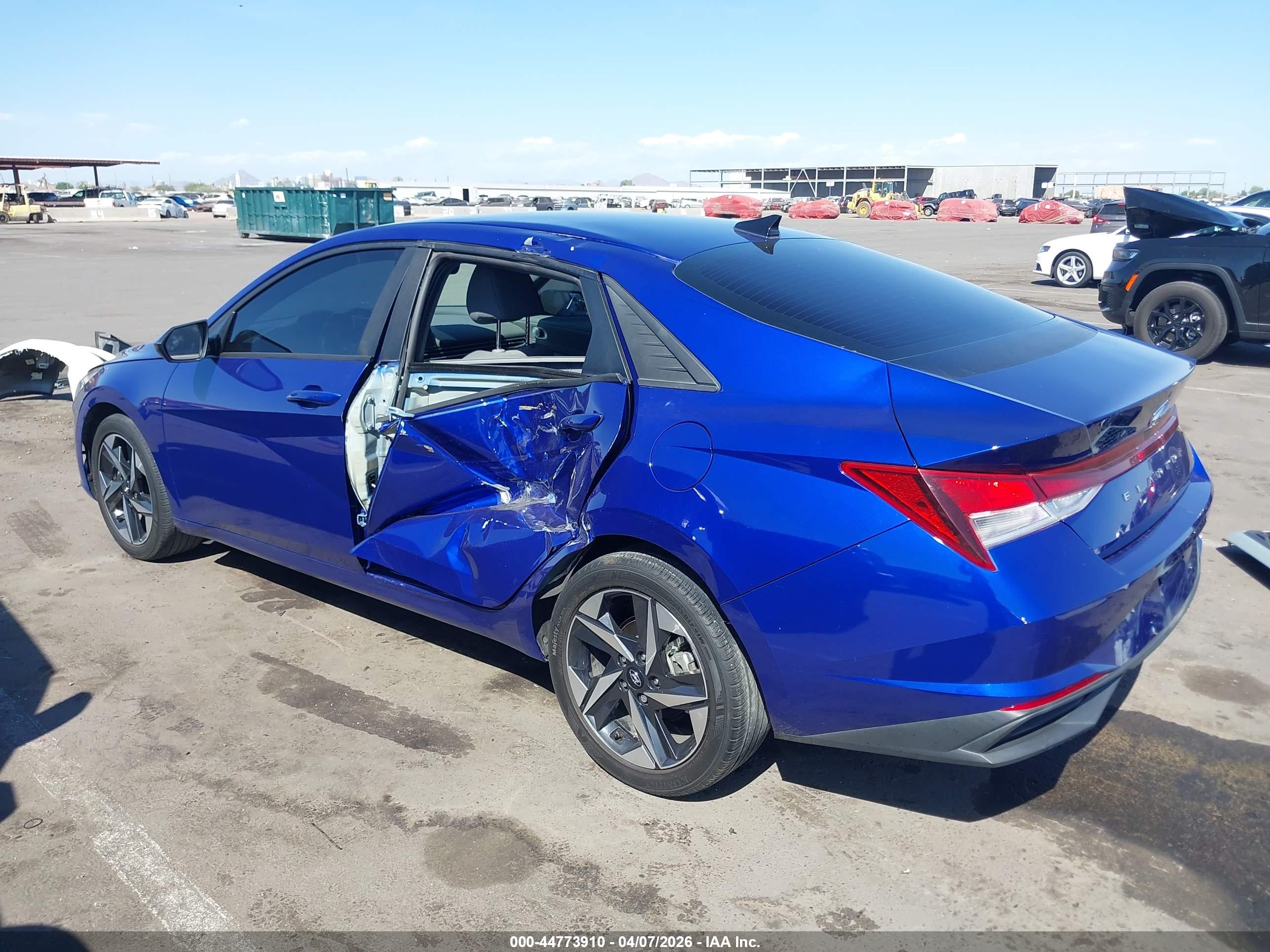 HYUNDAI ELANTRA image 6