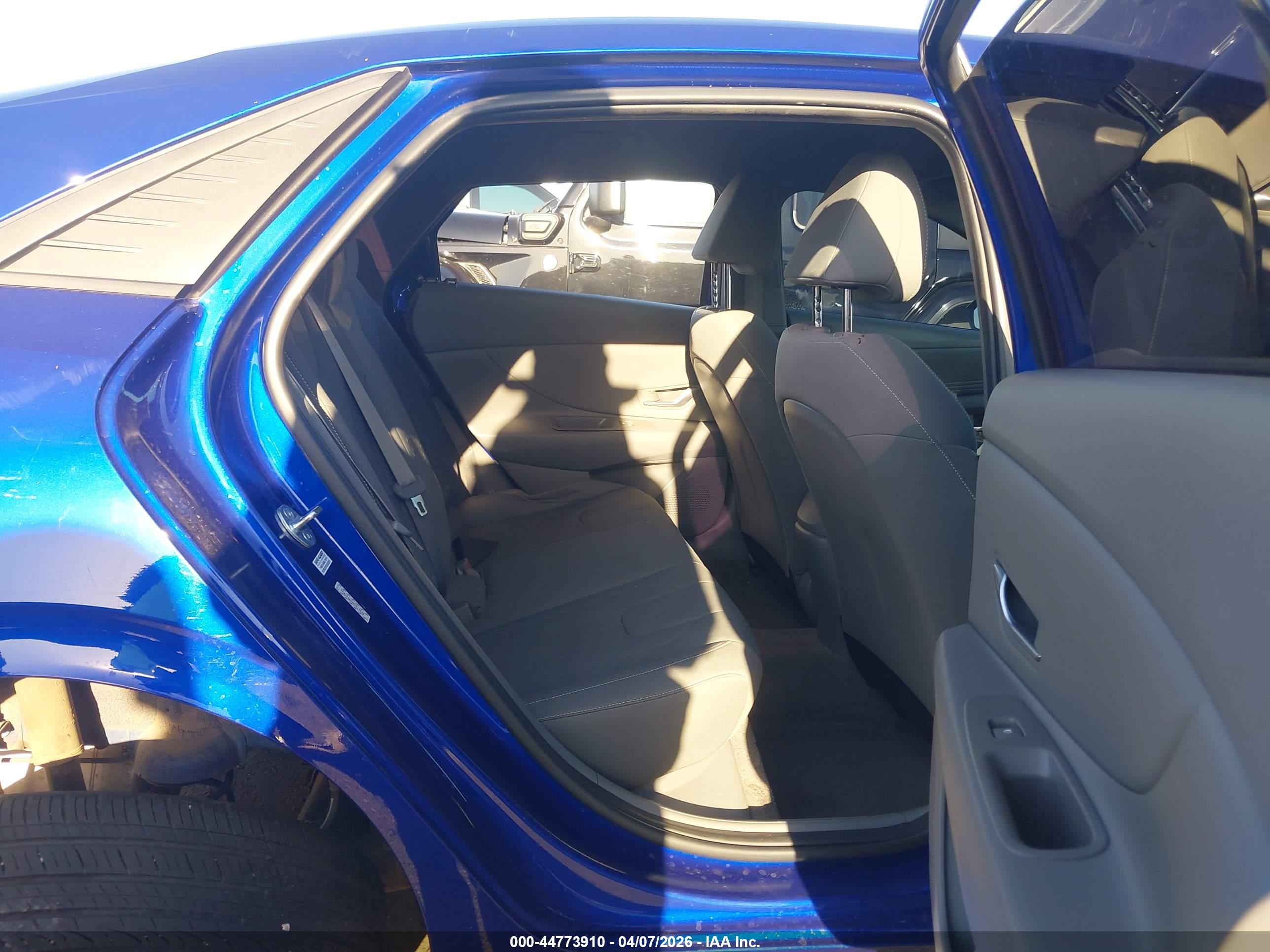 HYUNDAI ELANTRA image 8