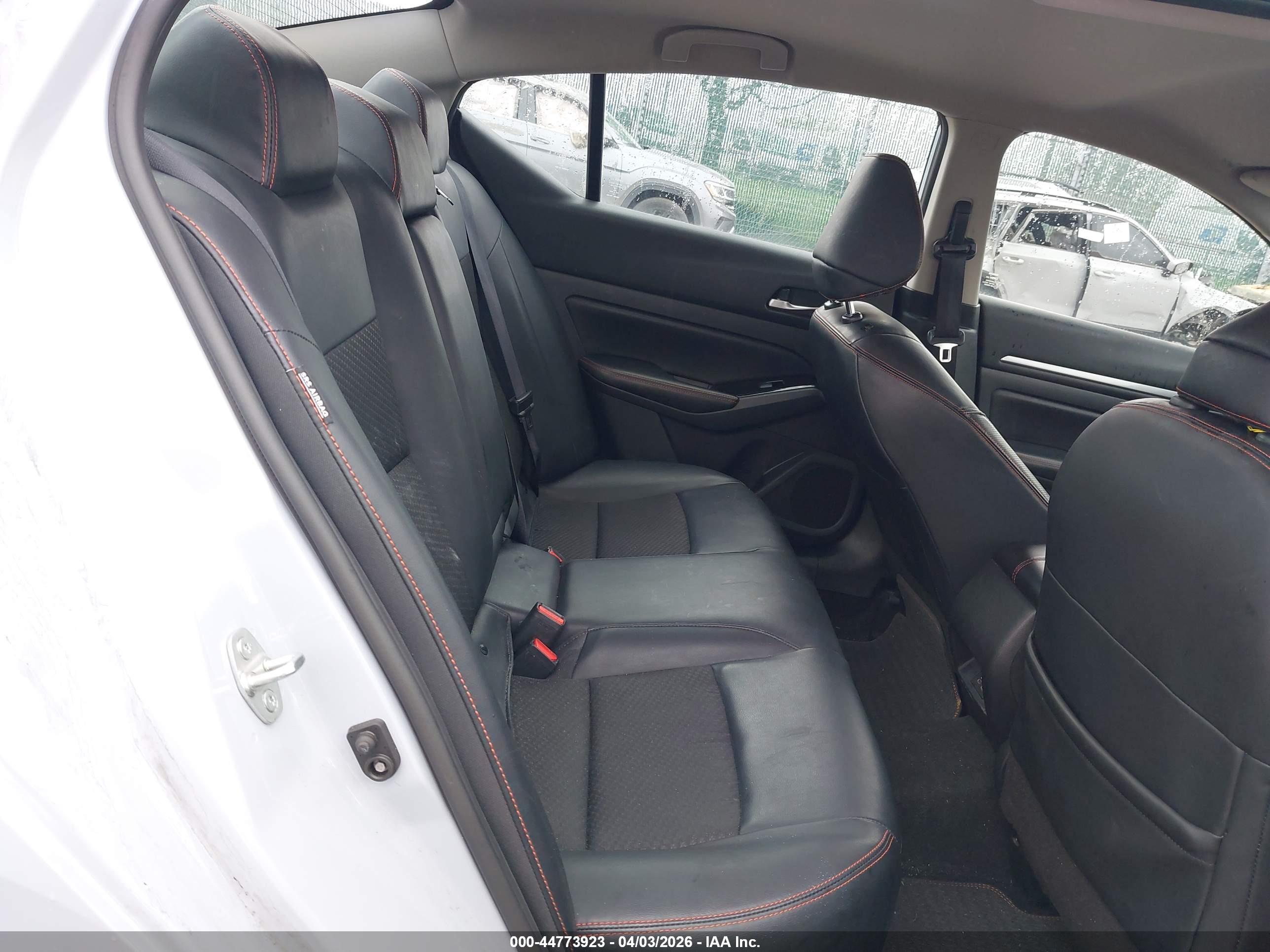 NISSAN ALTIMA image 8