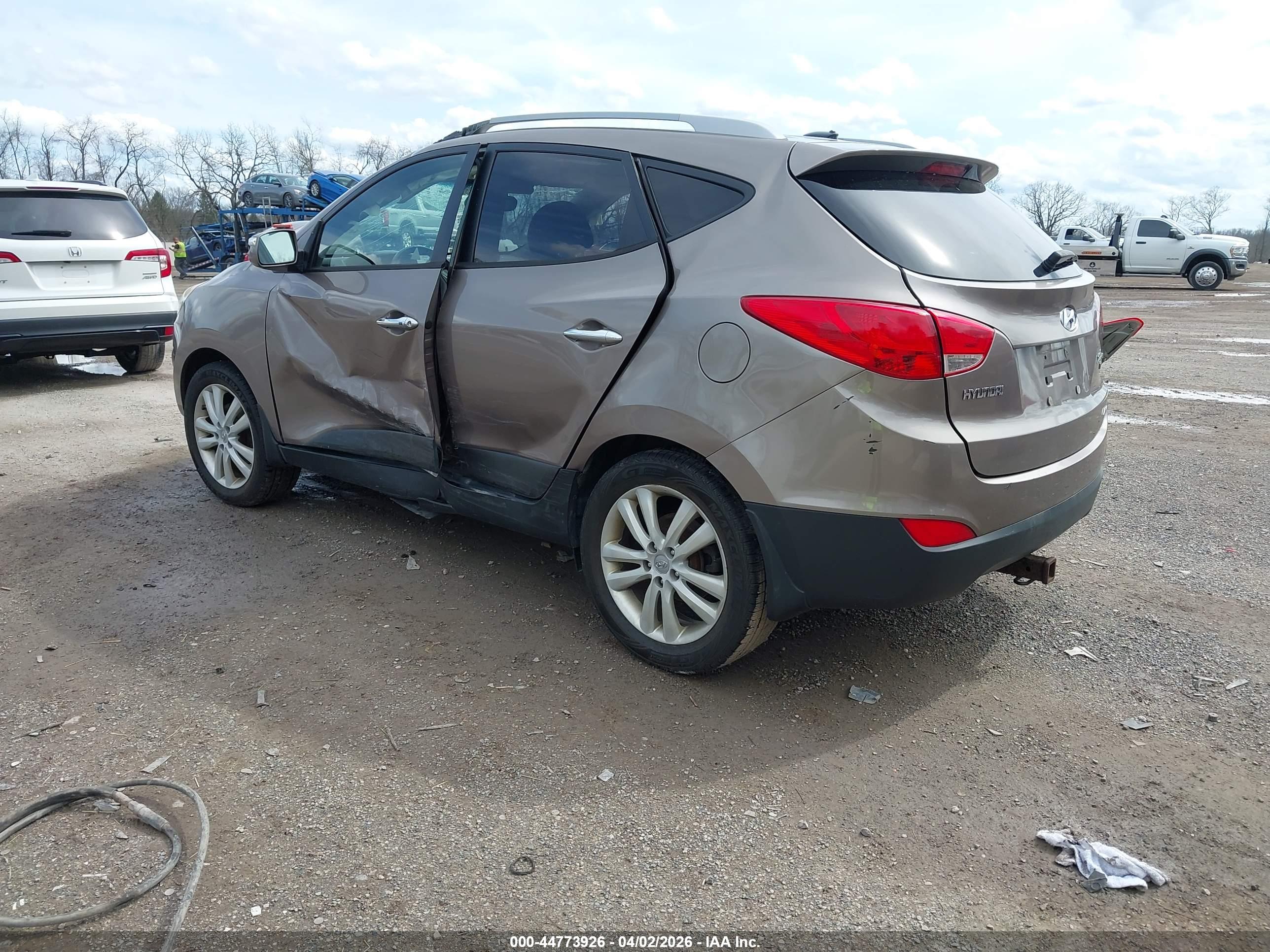 HYUNDAI TUCSON image 3