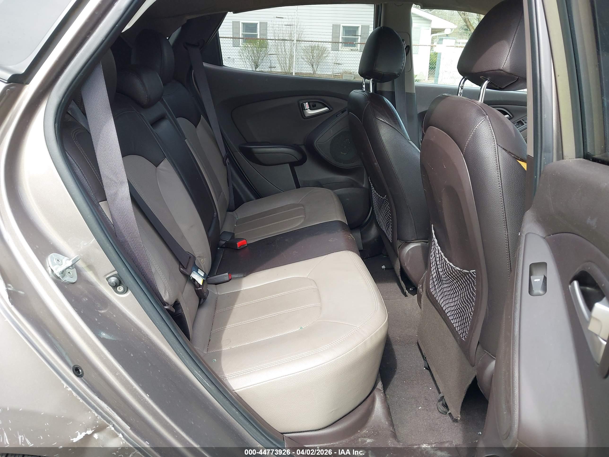 HYUNDAI TUCSON image 8