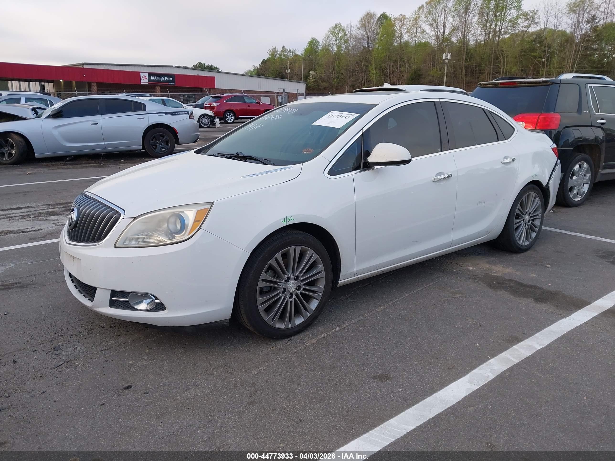BUICK VERANO image 2