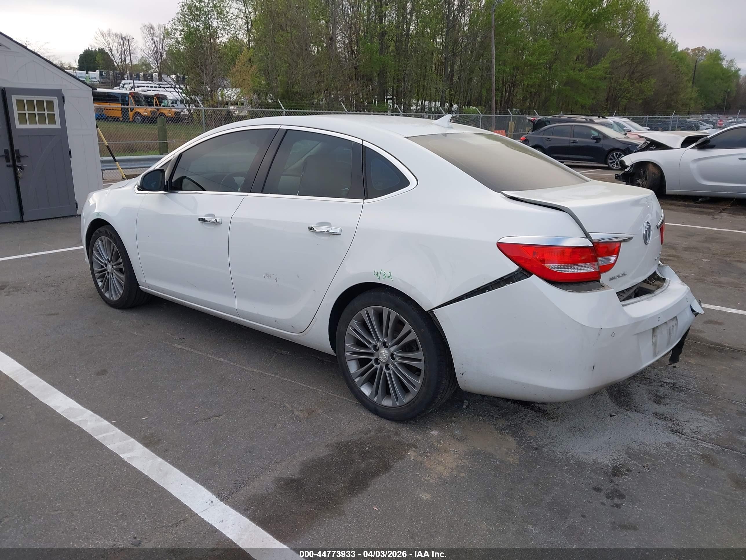 BUICK VERANO image 3