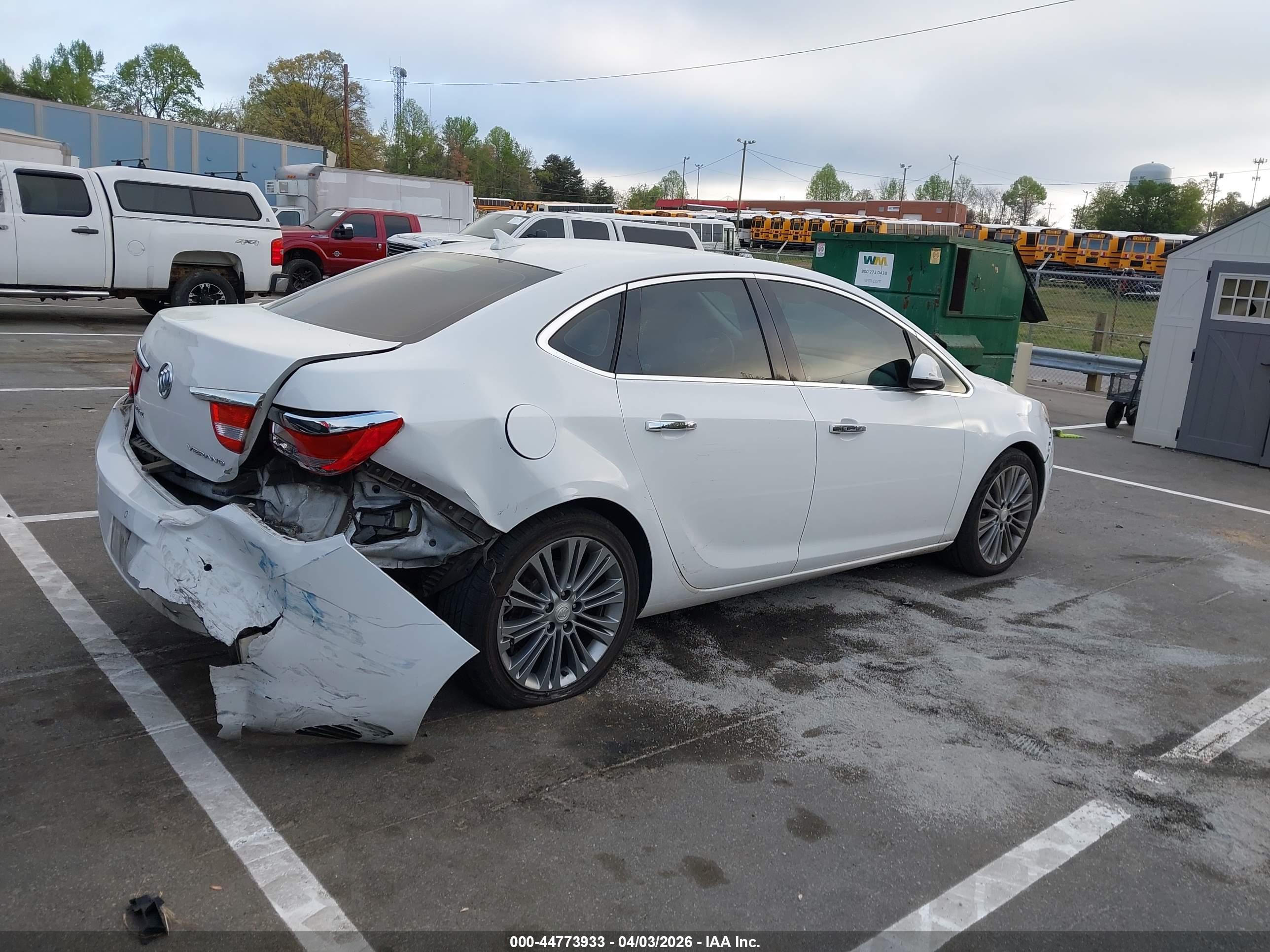 BUICK VERANO image 4
