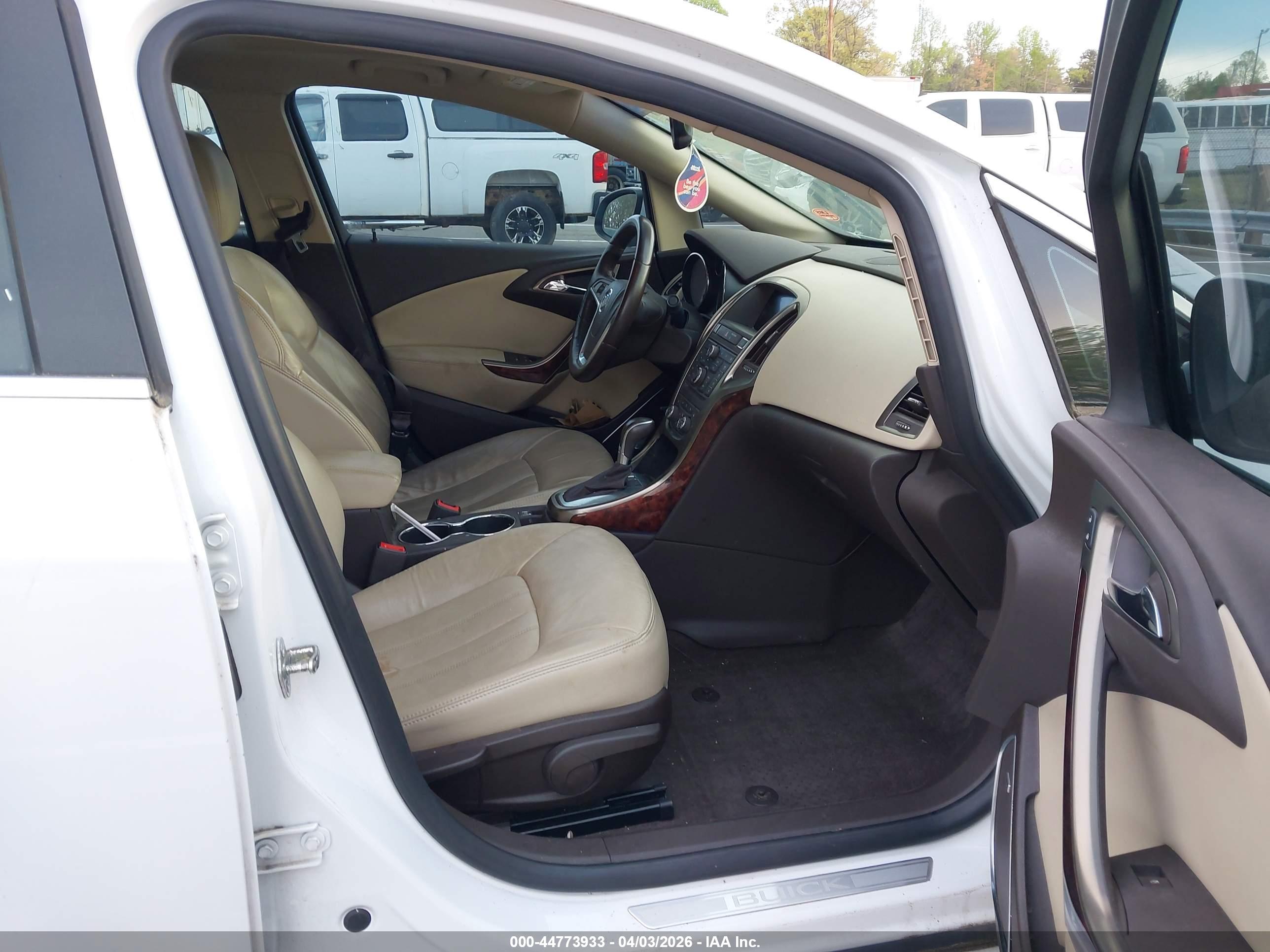 BUICK VERANO image 5