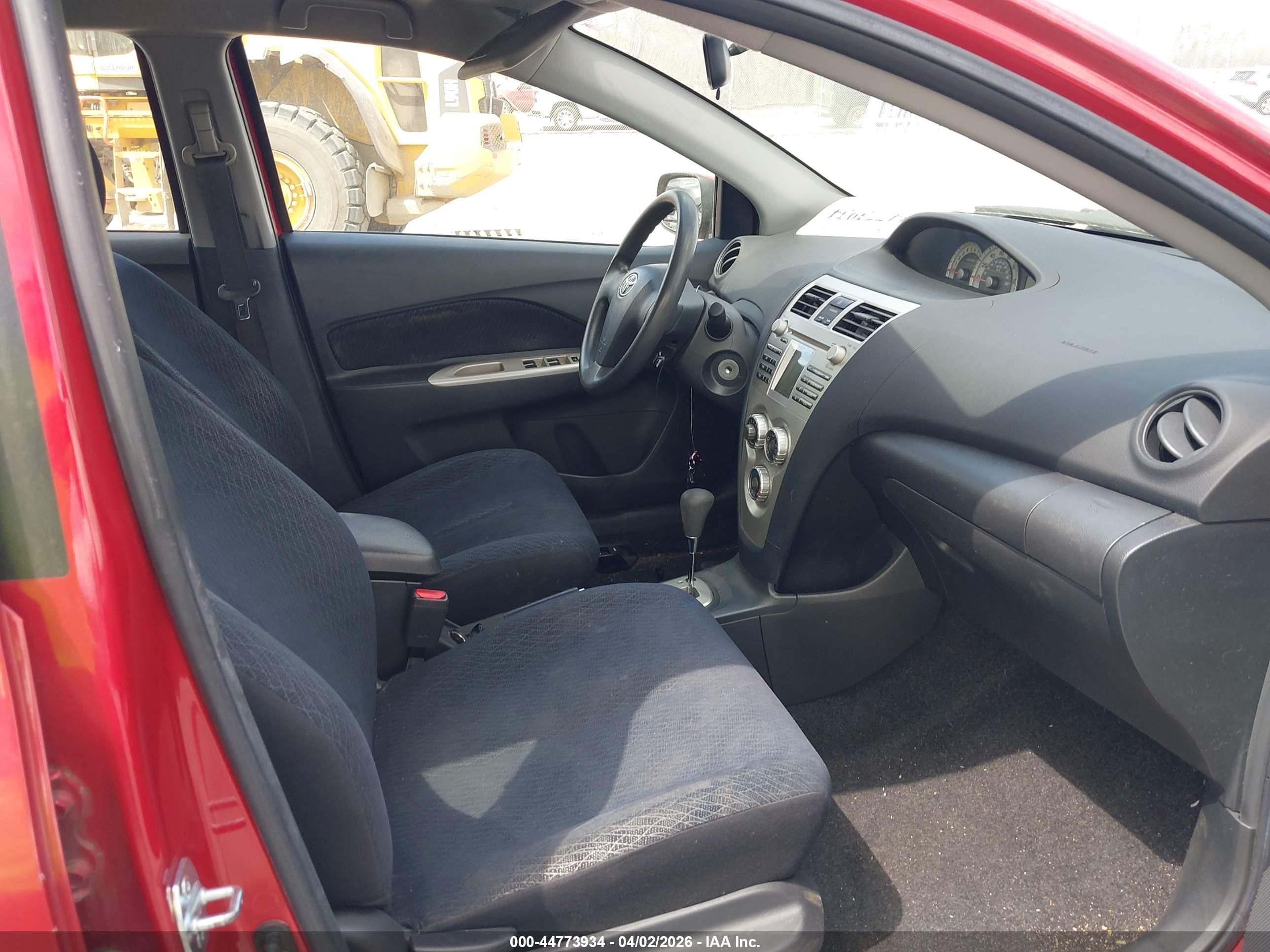 TOYOTA YARIS image 5