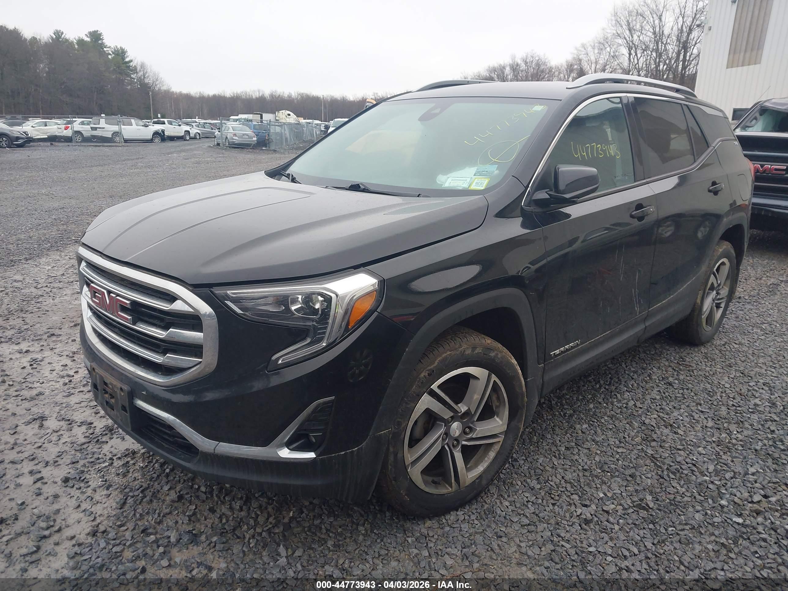 GMC TERRAIN image 2