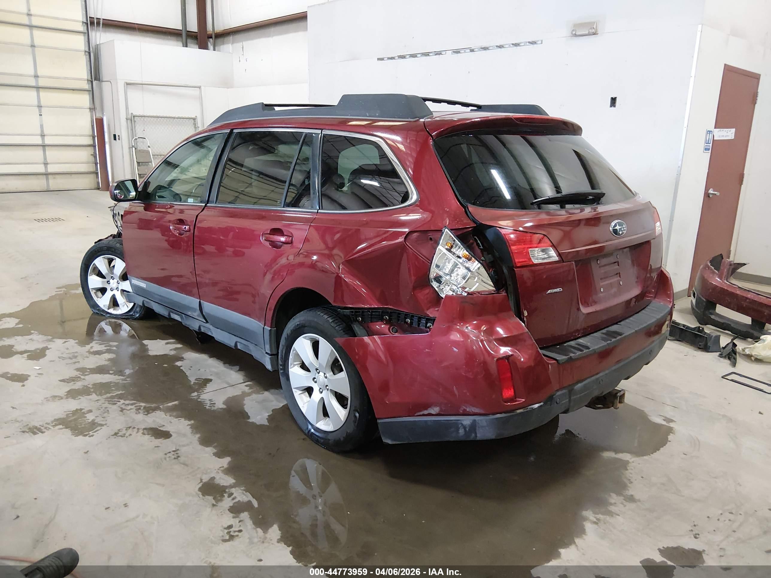 SUBARU OUTBACK image 3