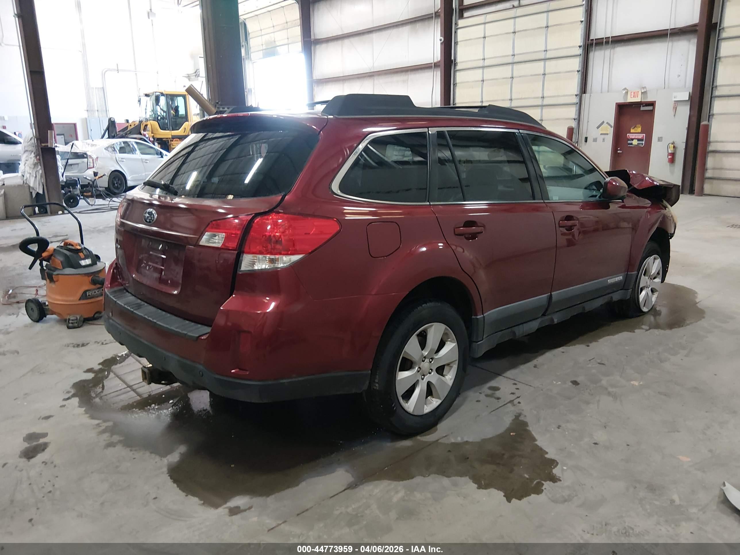 SUBARU OUTBACK image 4