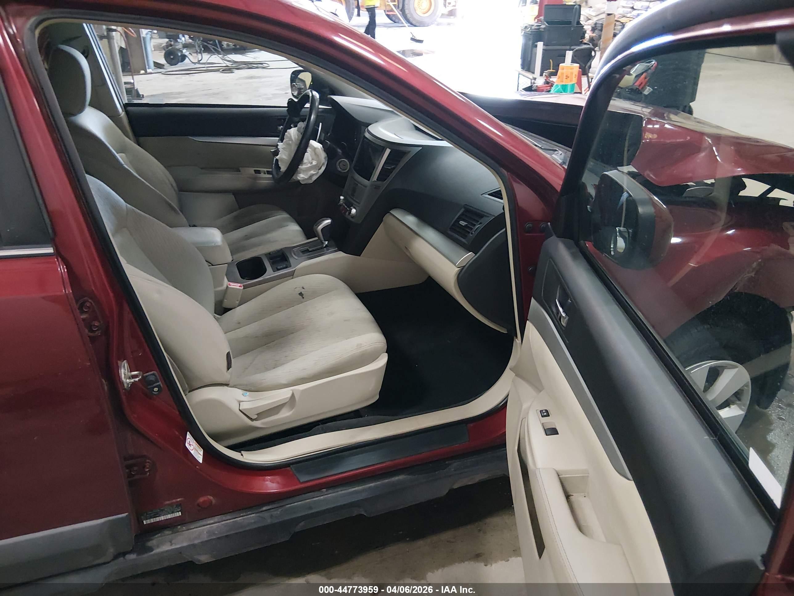SUBARU OUTBACK image 5