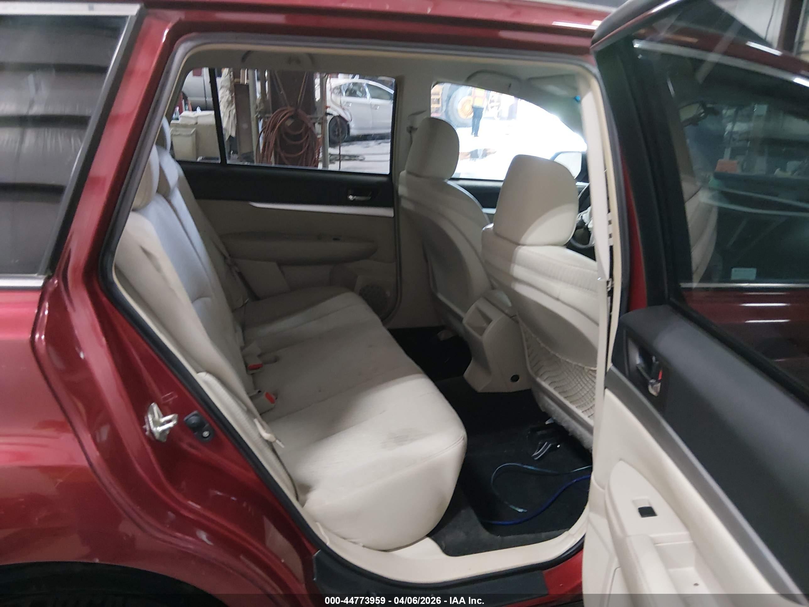 SUBARU OUTBACK image 8