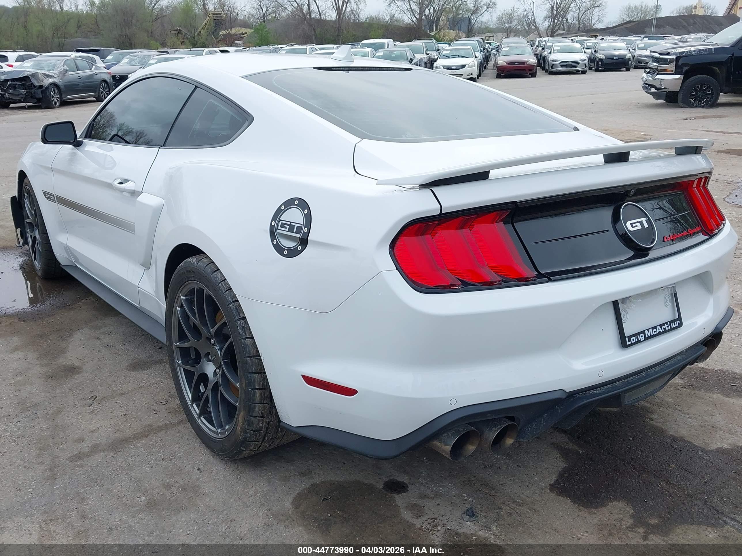 FORD MUSTANG image 3