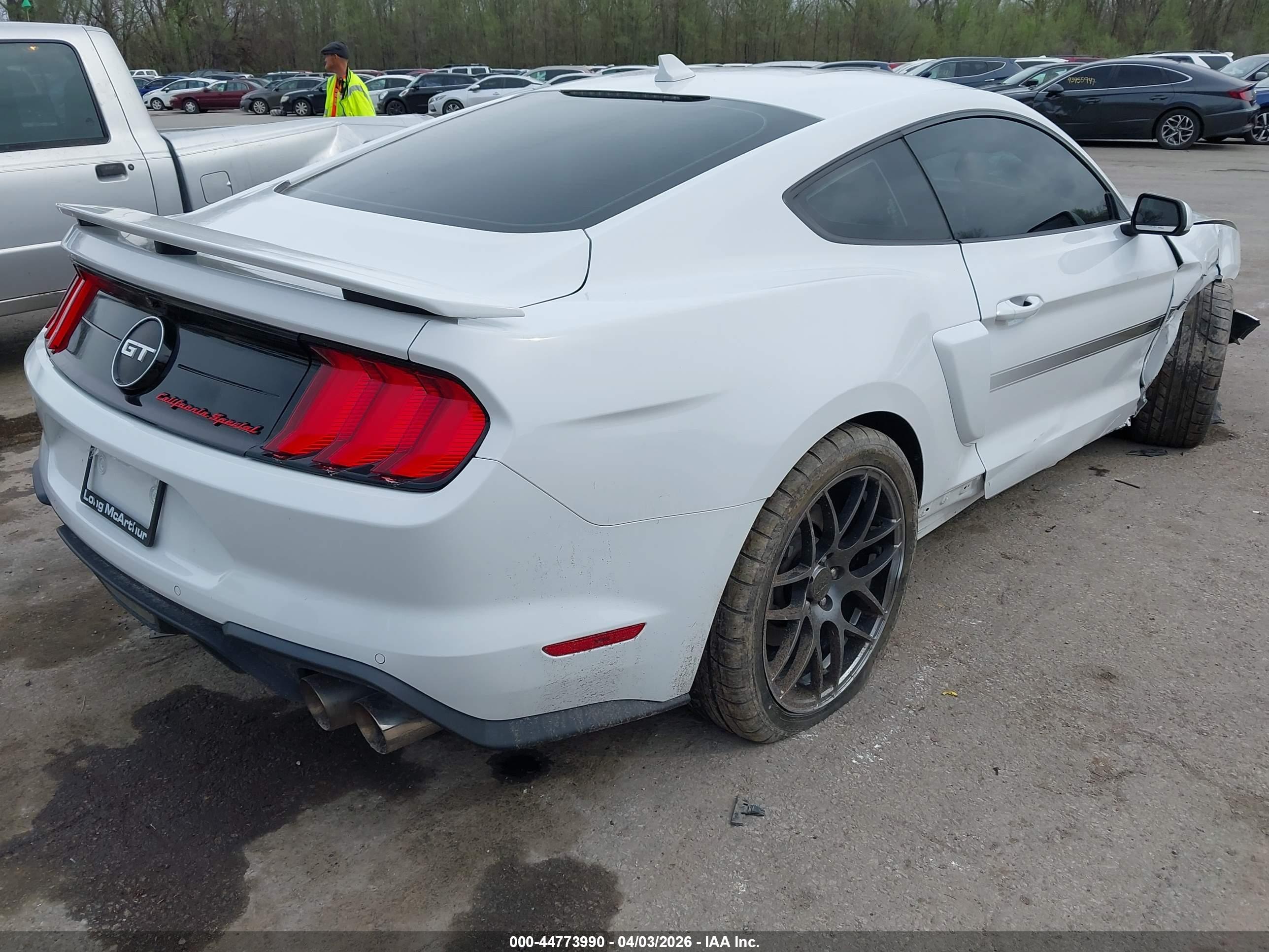 FORD MUSTANG image 4