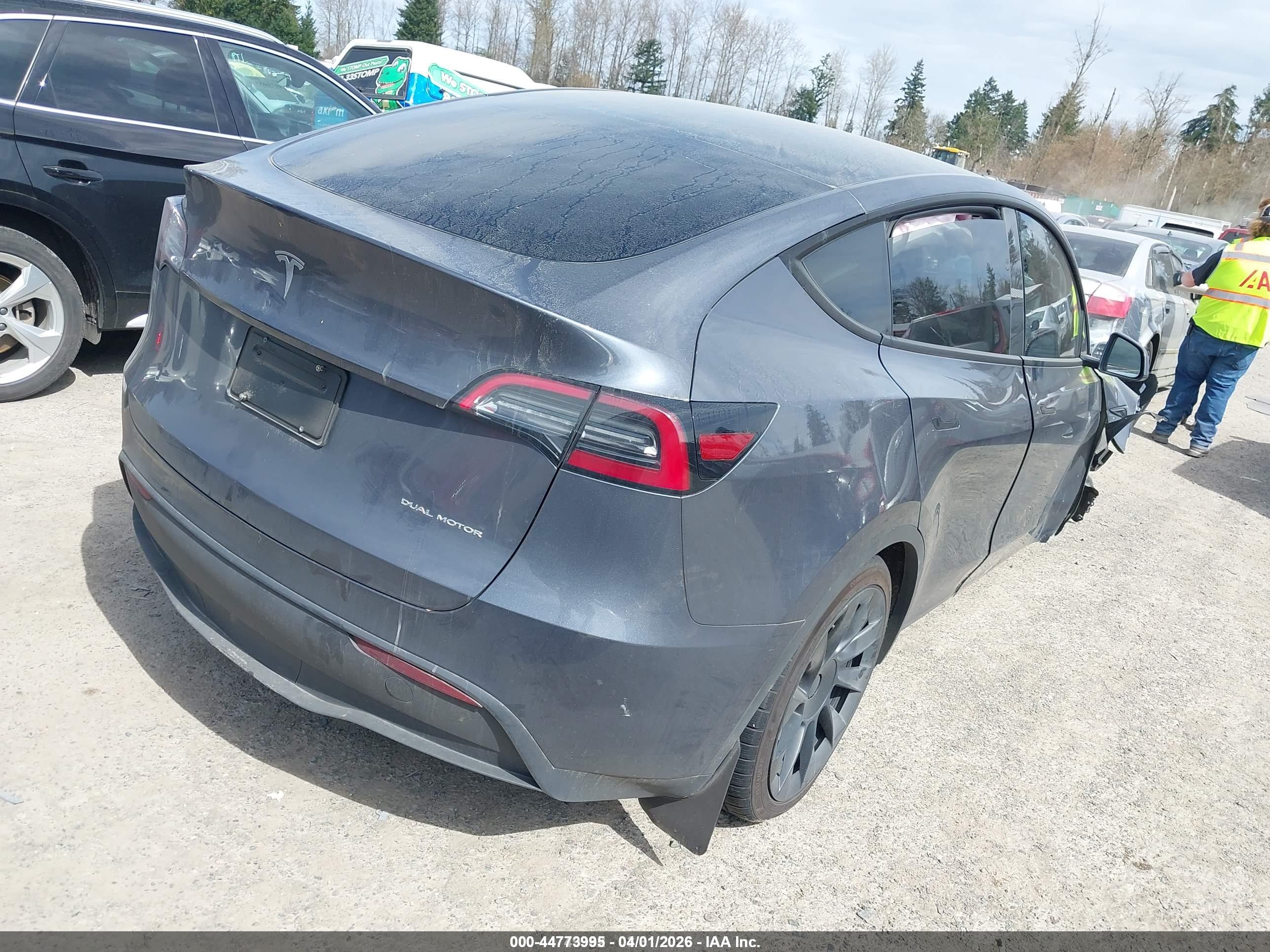 TESLA MODEL image 4
