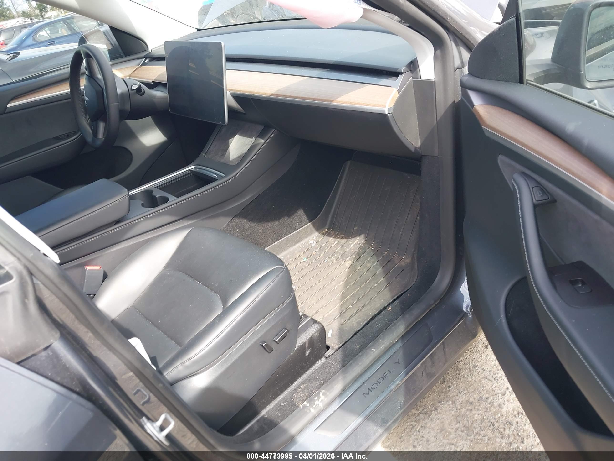 TESLA MODEL image 5