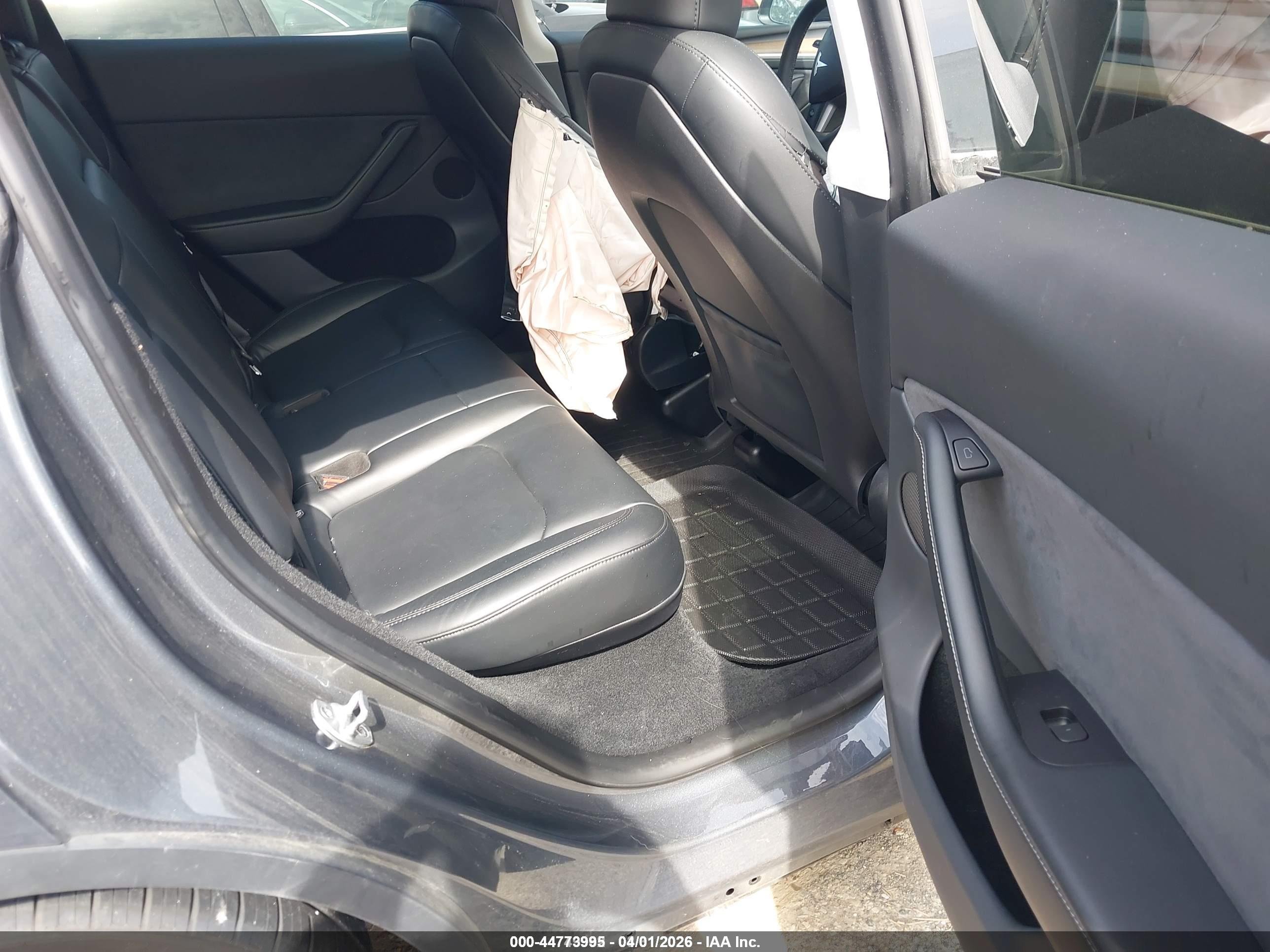 TESLA MODEL image 8