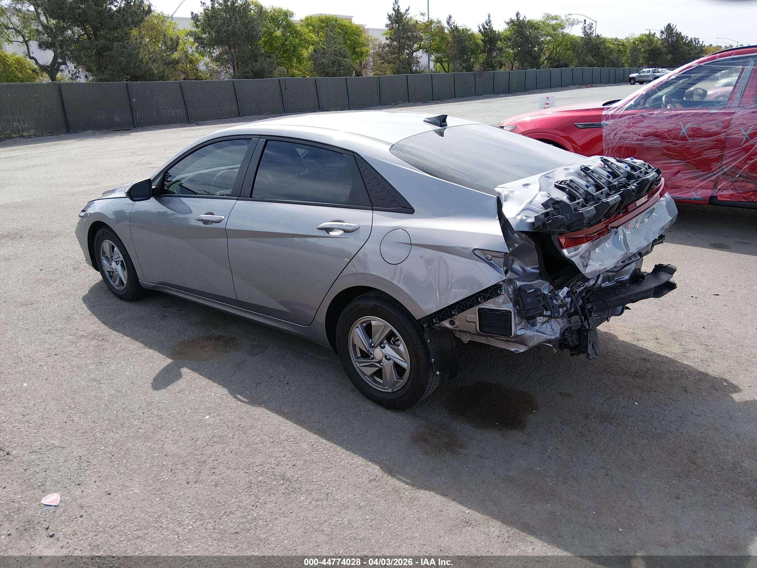 HYUNDAI ELANTRA image 3