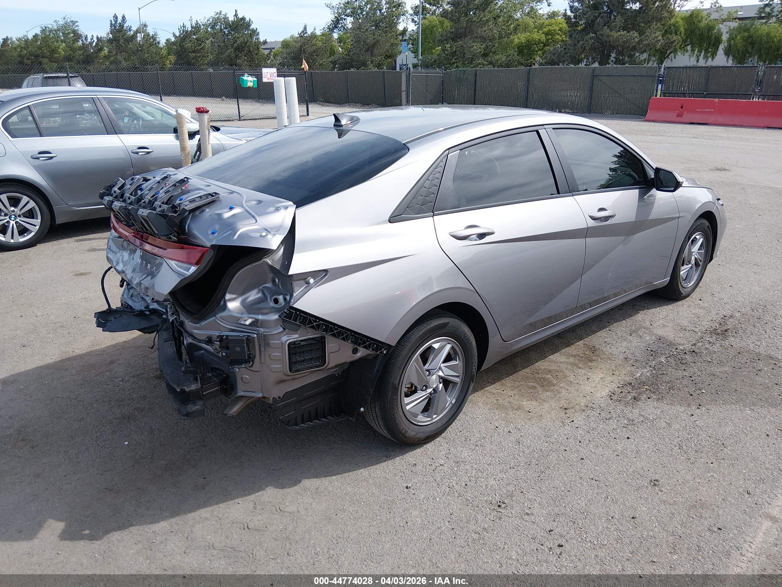 HYUNDAI ELANTRA image 4