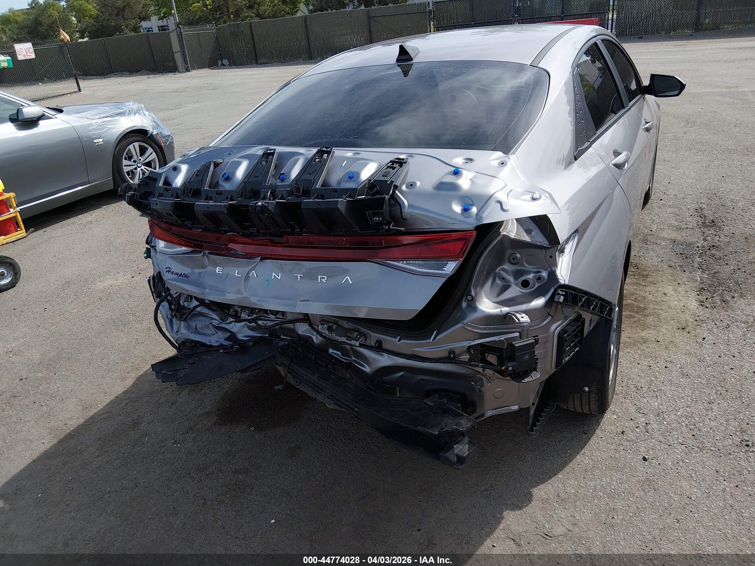 HYUNDAI ELANTRA image 6