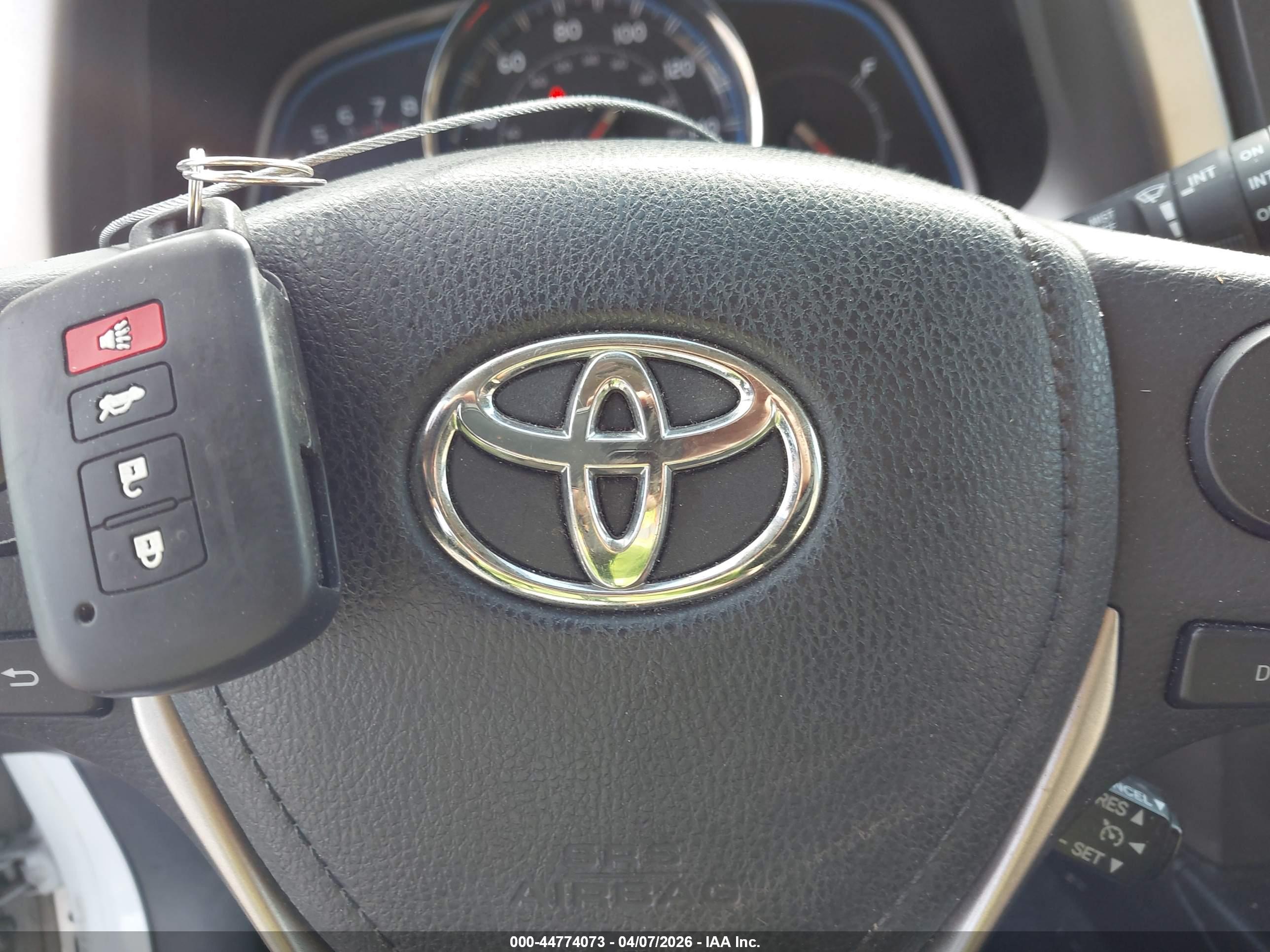 TOYOTA RAV4 image 11