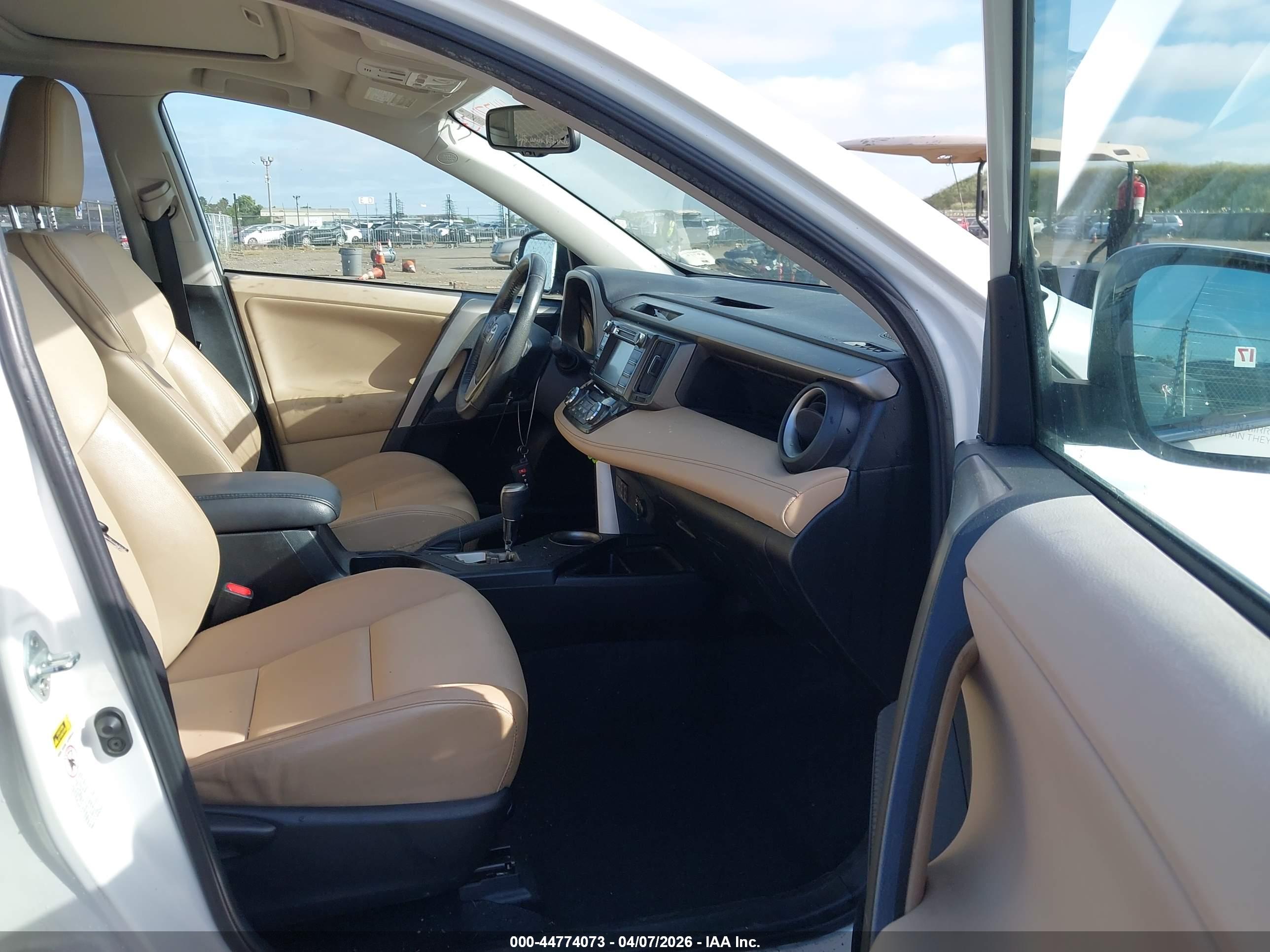 TOYOTA RAV4 image 5